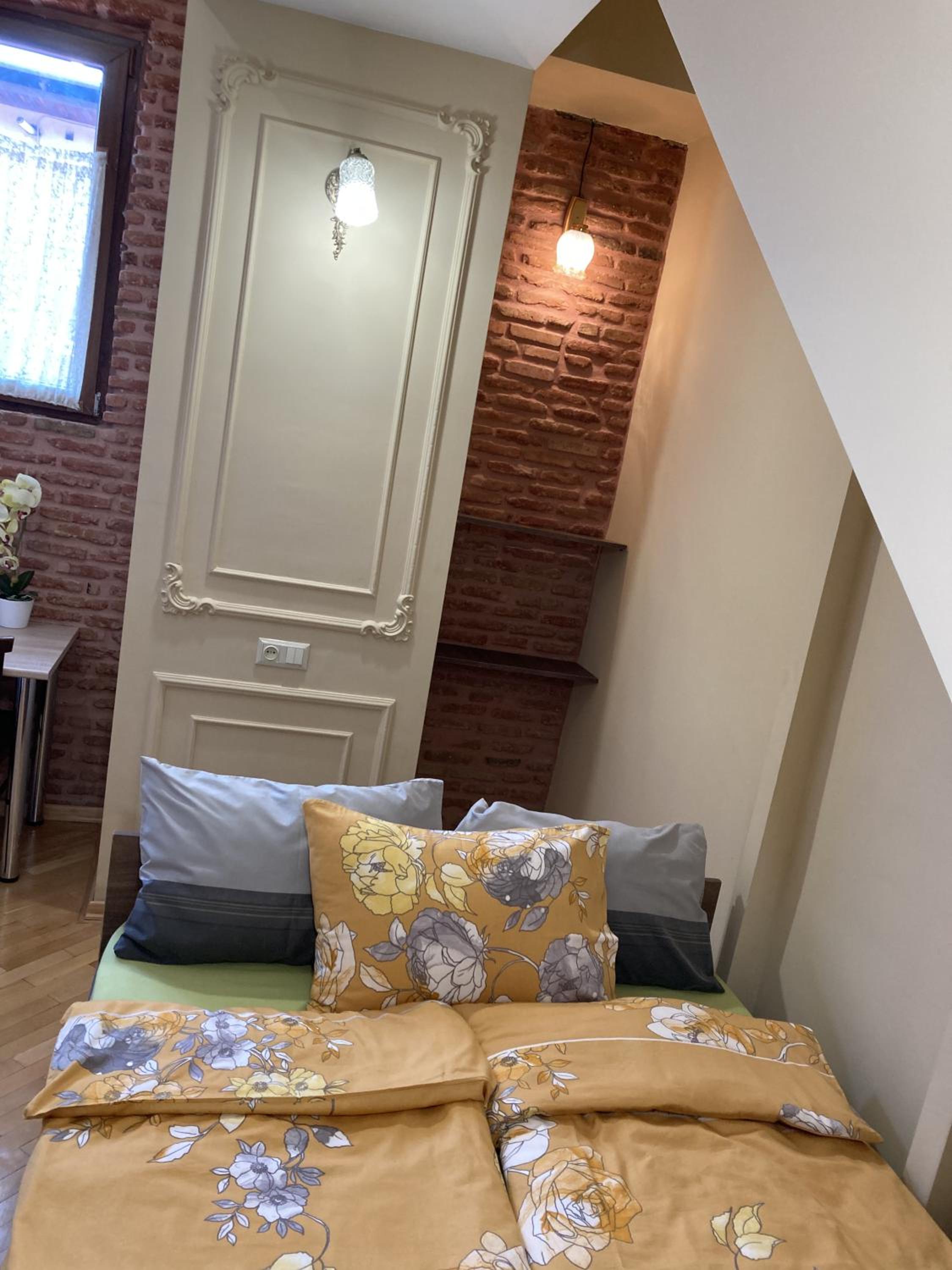 Breakfast included Cozy Apartment Central Location Tbilisi
