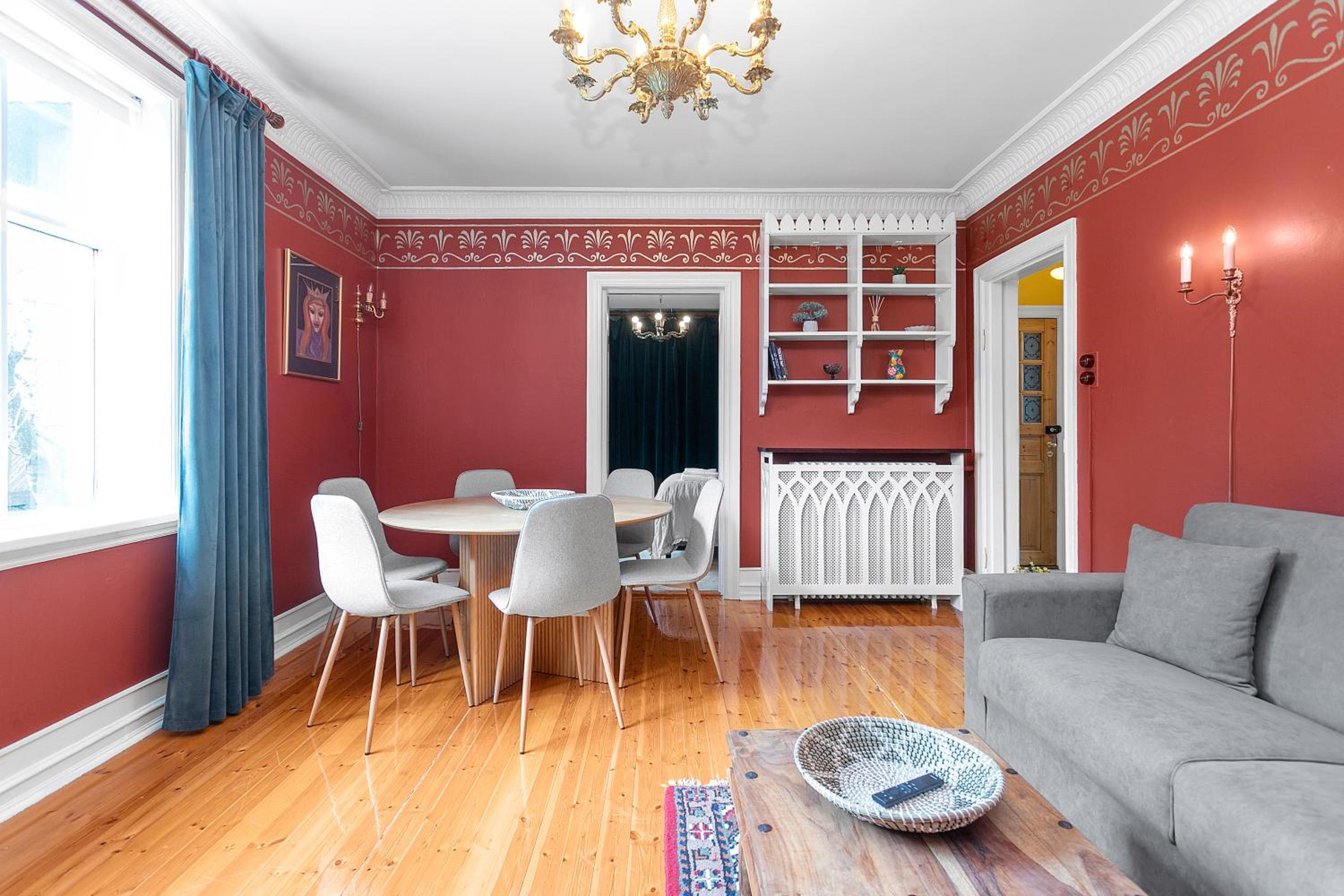 Charming Apartment - Amazing Downtown Location view 3