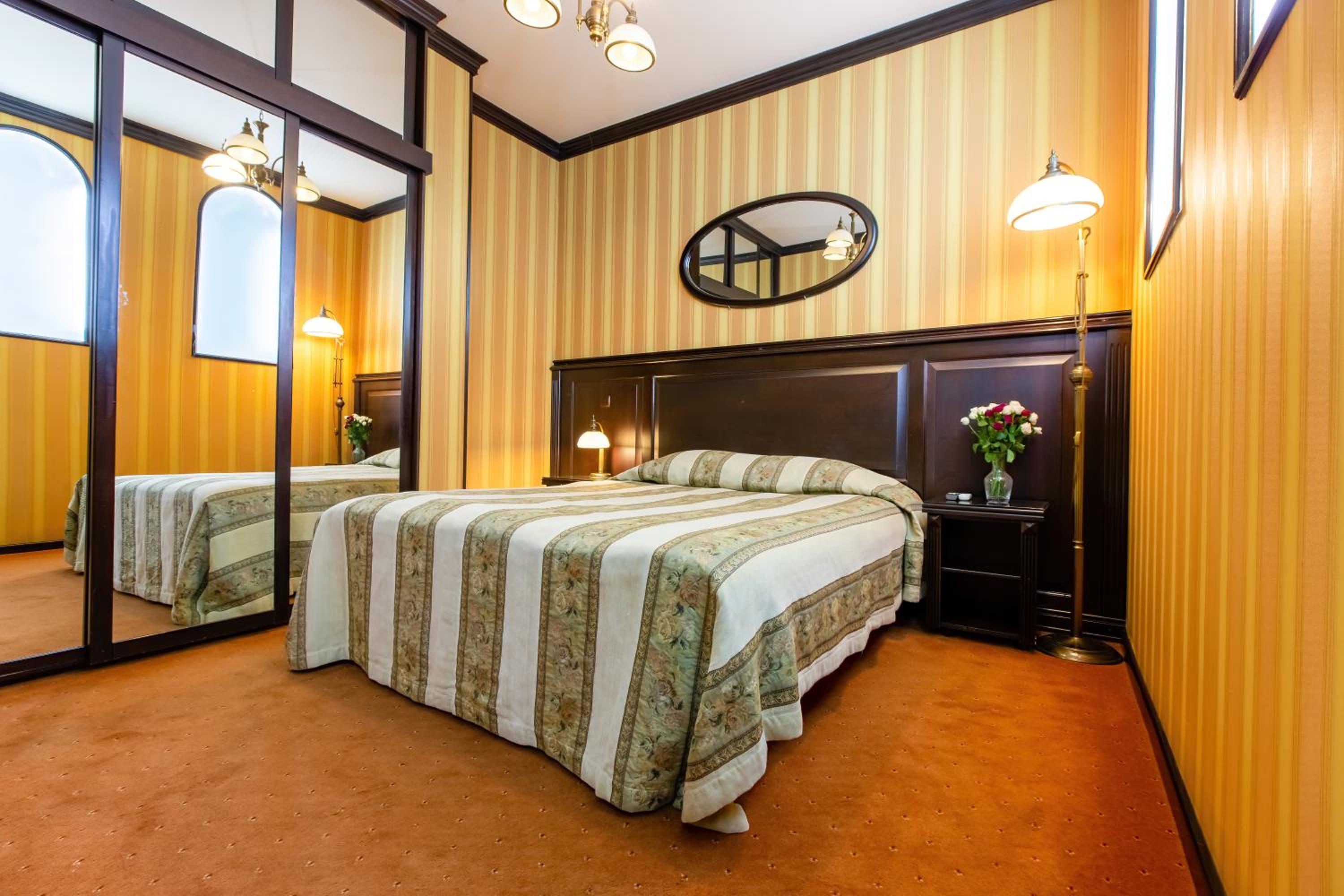 Attache & Tiso Hotel view 5