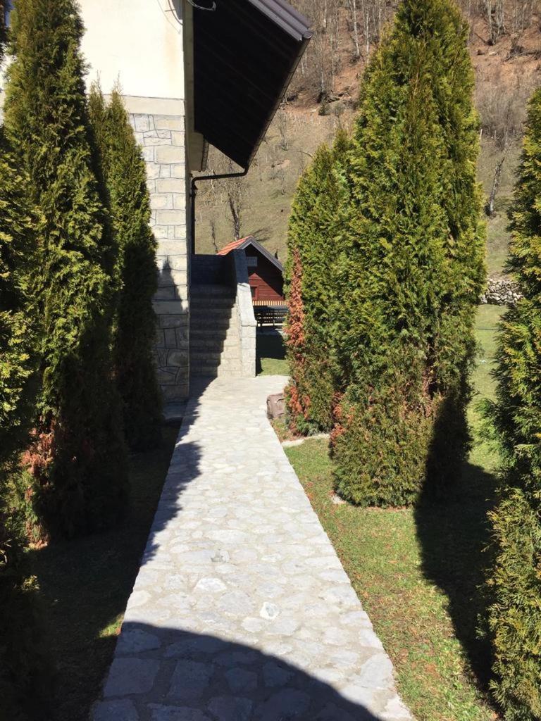 Guest House Vuthaj view 3