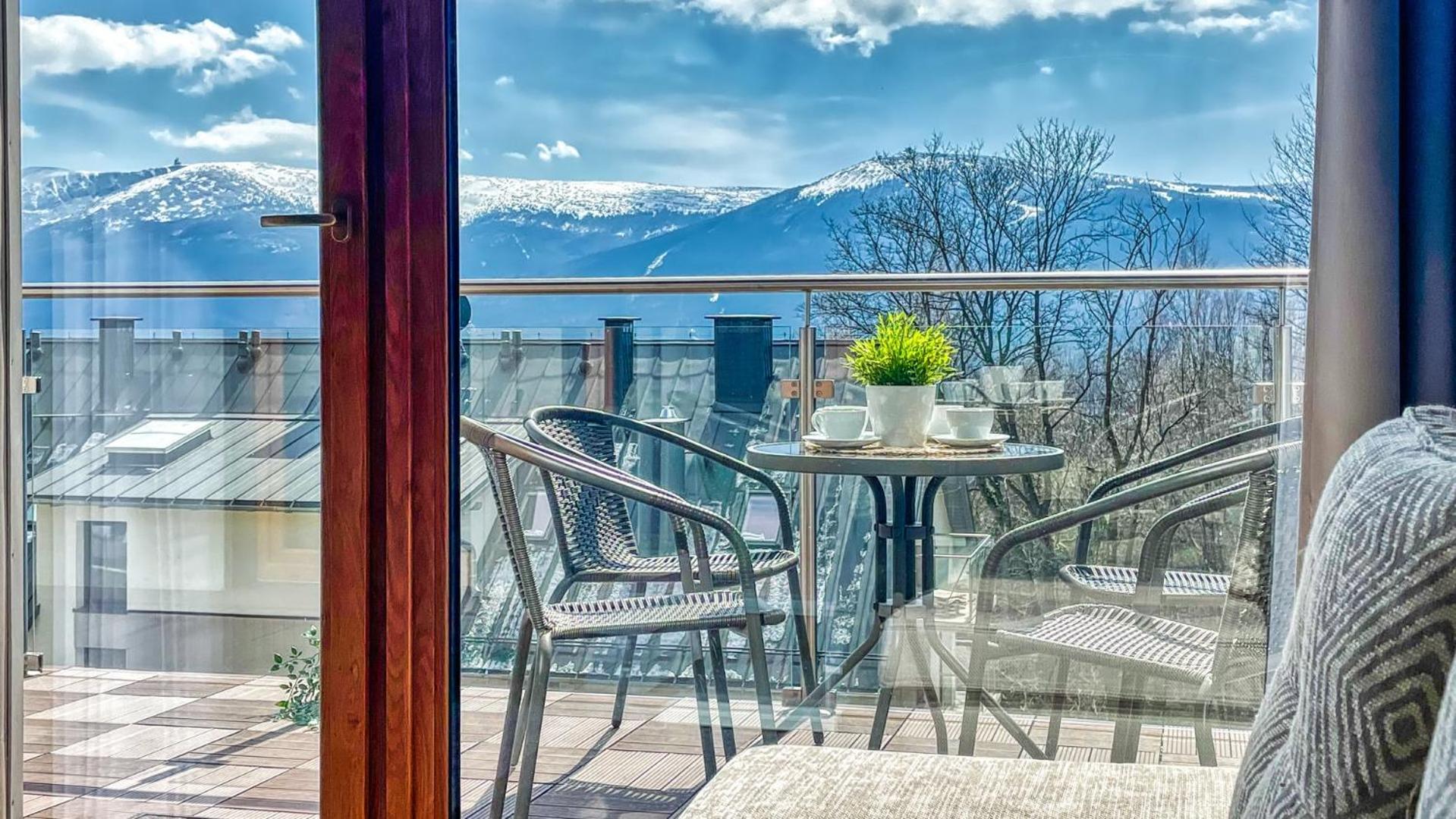 Apartamenty ROYAL APARTS Widok 800 - z panoramą gór
