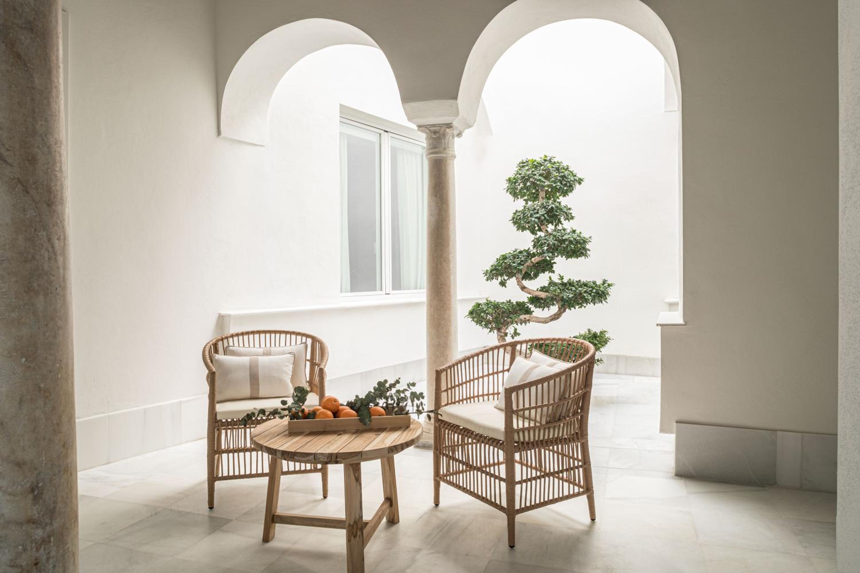 Mylu Suites by Puerta Catedral view 3