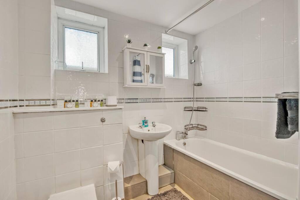 Lovely 3-Bed Clapham Common