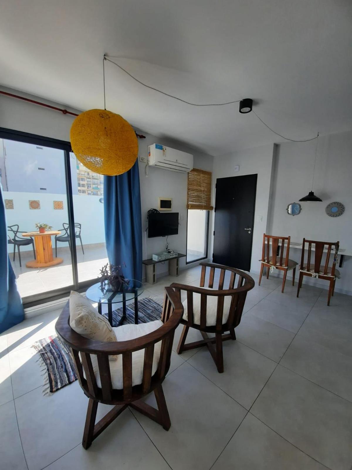Impecable ambiente con terraza privada