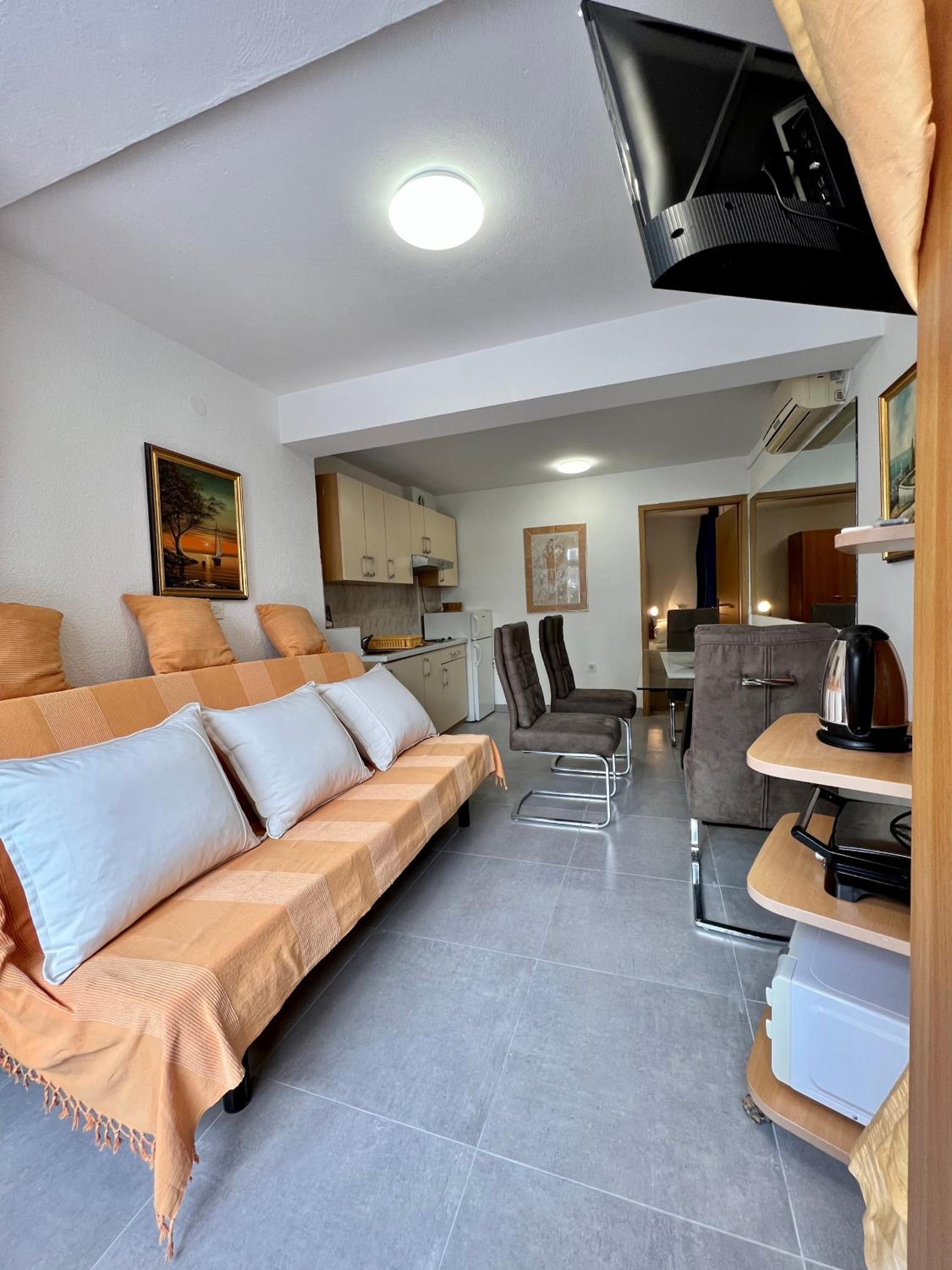 Rooms & Apartment Hegic with parking