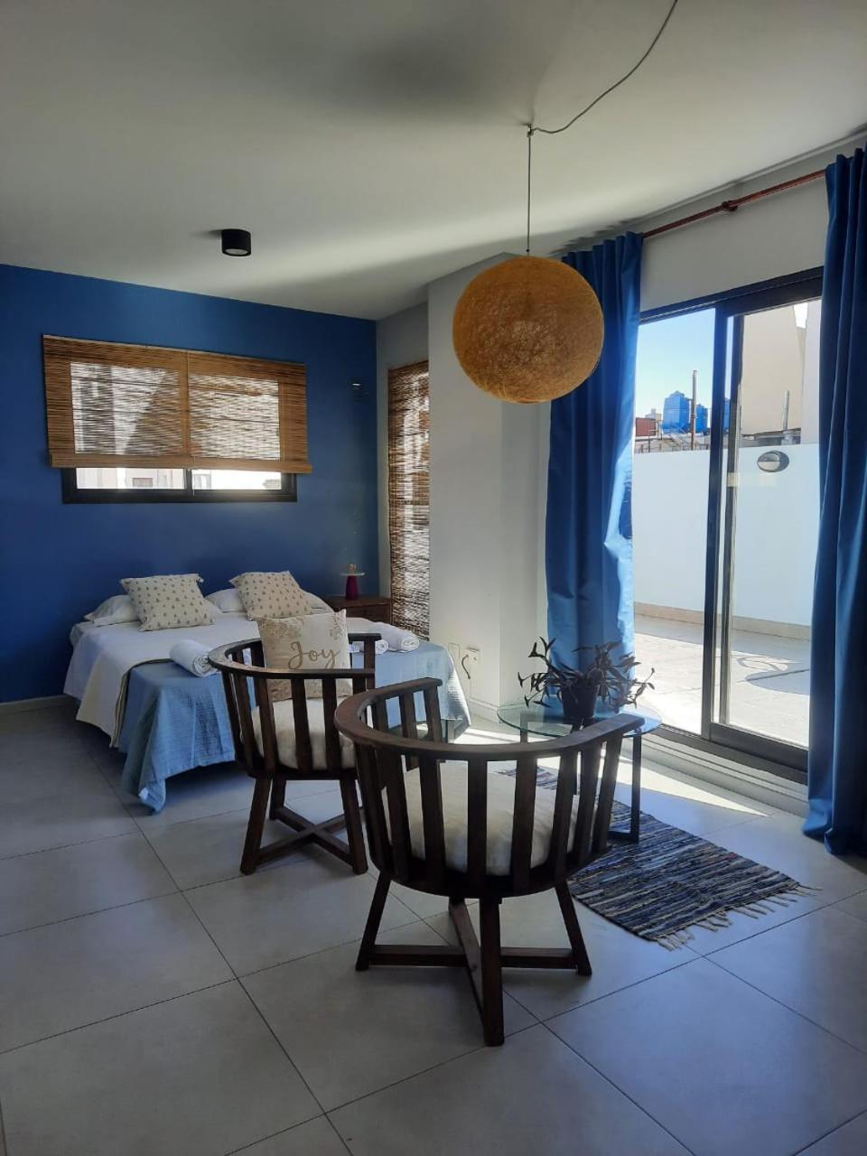 Impecable ambiente con terraza privada