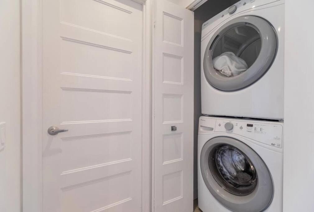 Penthouse With FREE indoor Parking Downtown
