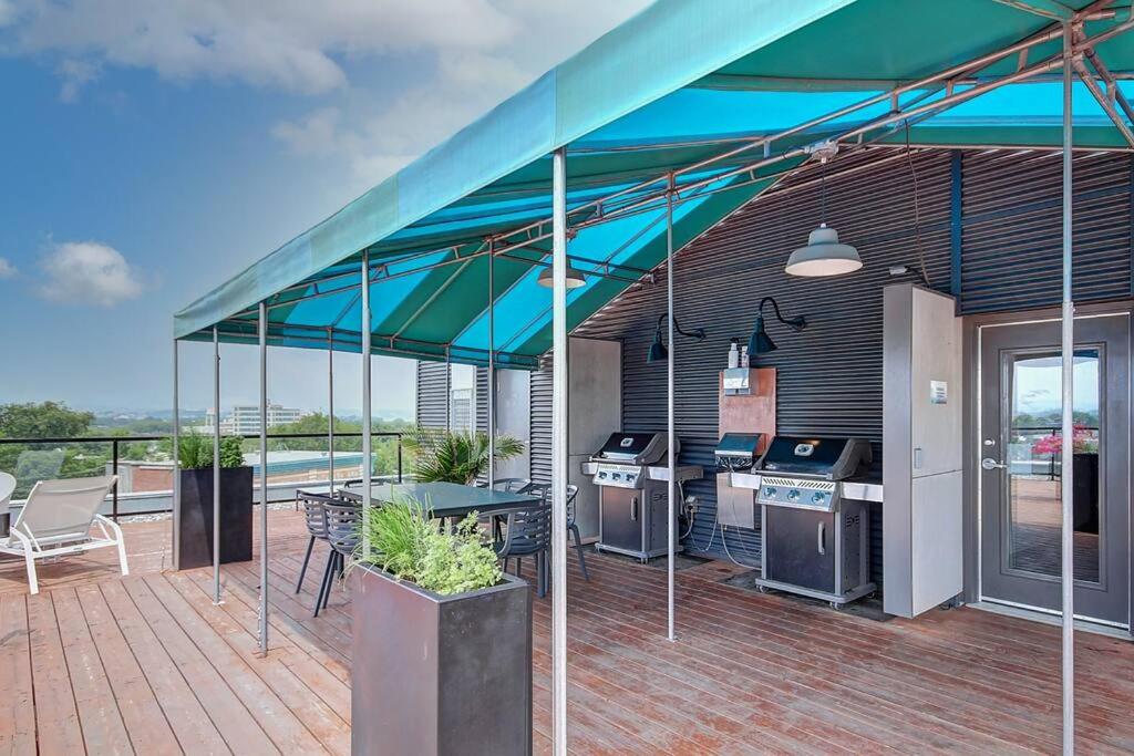 Penthouse With FREE indoor Parking Downtown