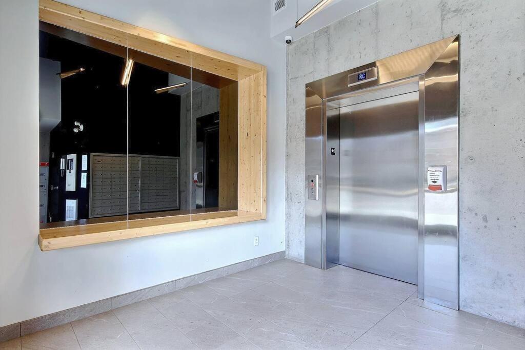 Penthouse With FREE indoor Parking Downtown