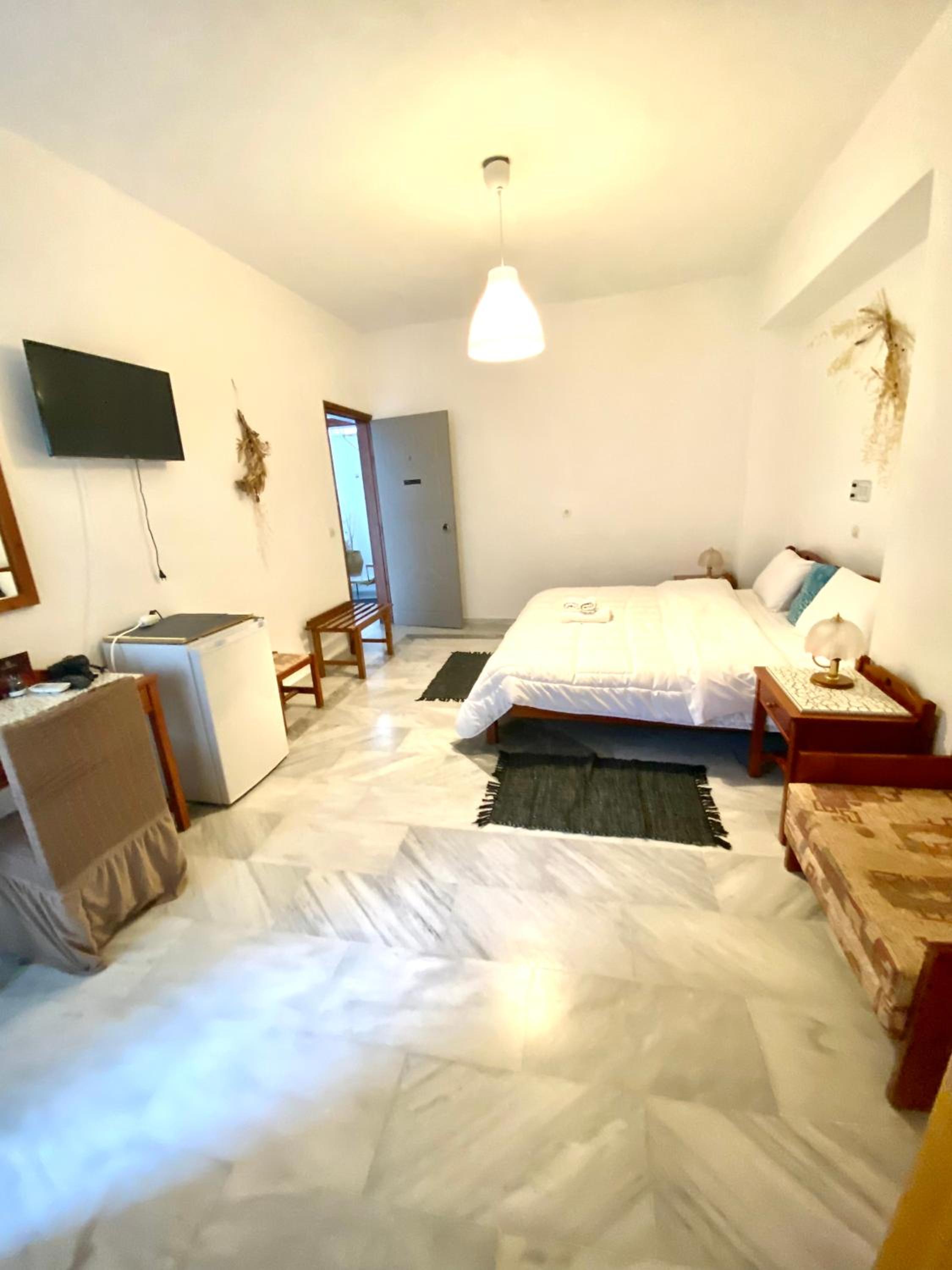 Costas Inn