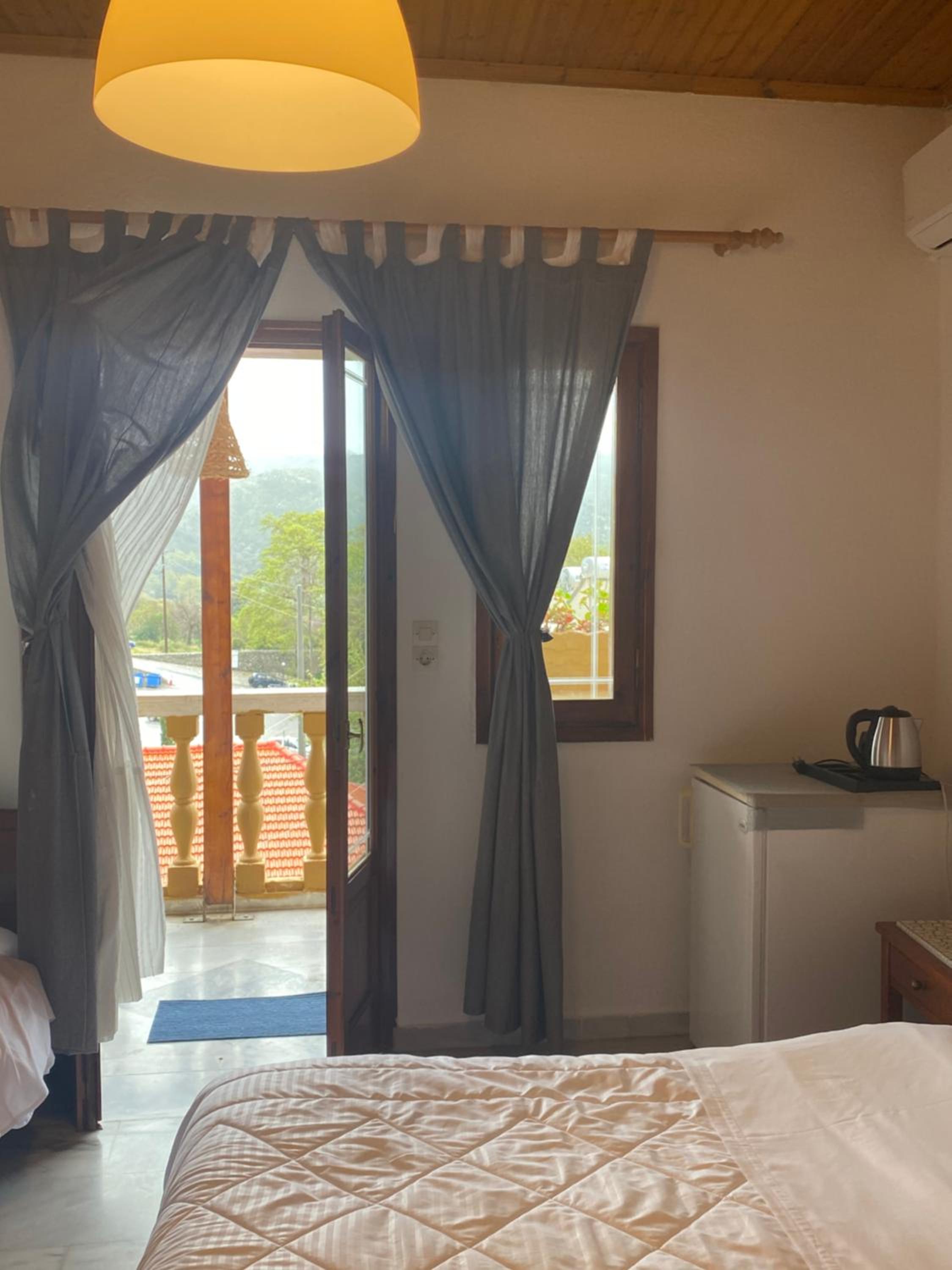 Costas Inn