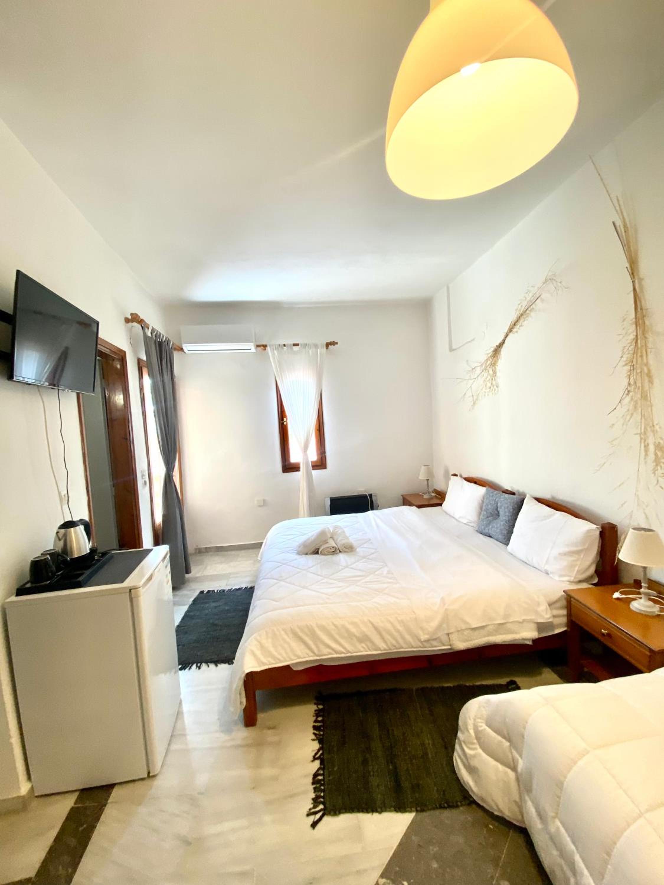 Costas Inn