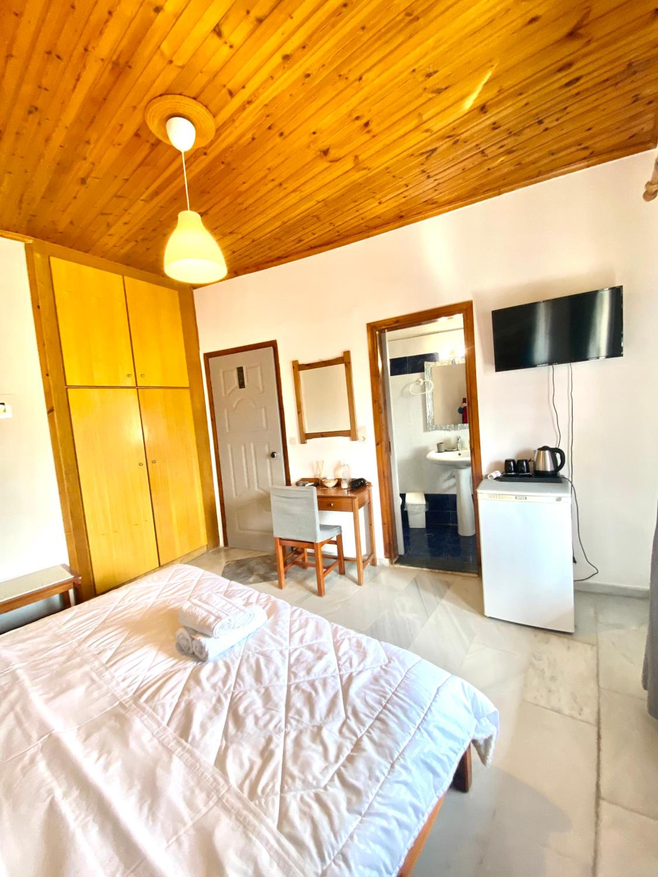 Costas Inn