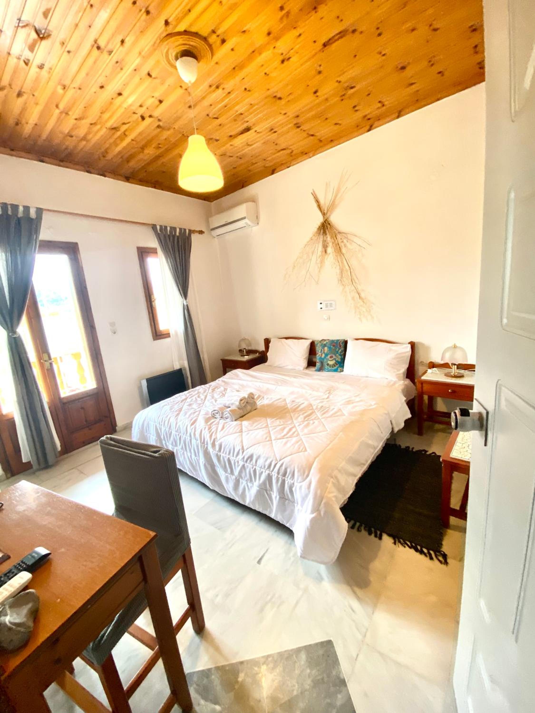 Costas Inn