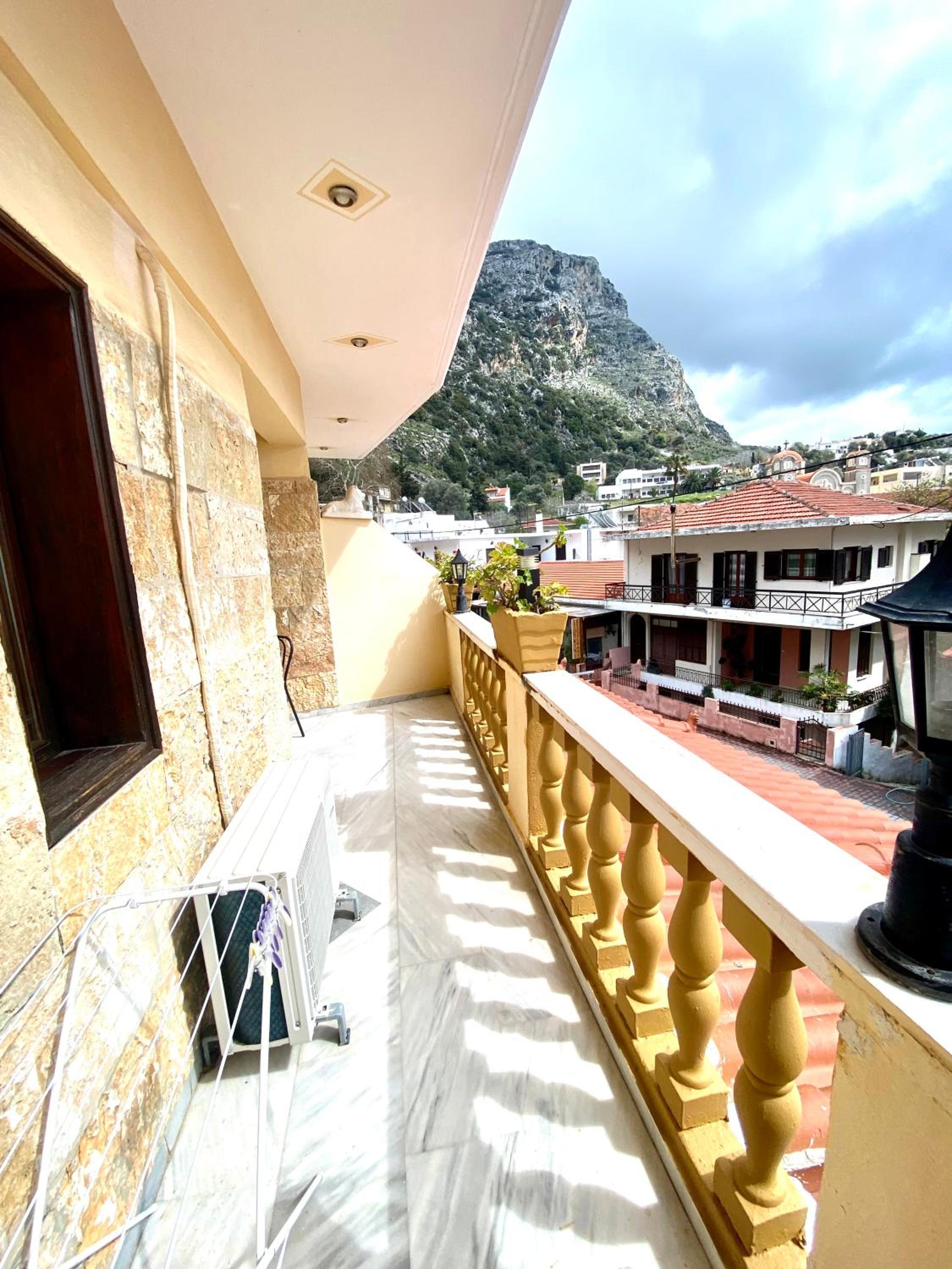 Costas Inn