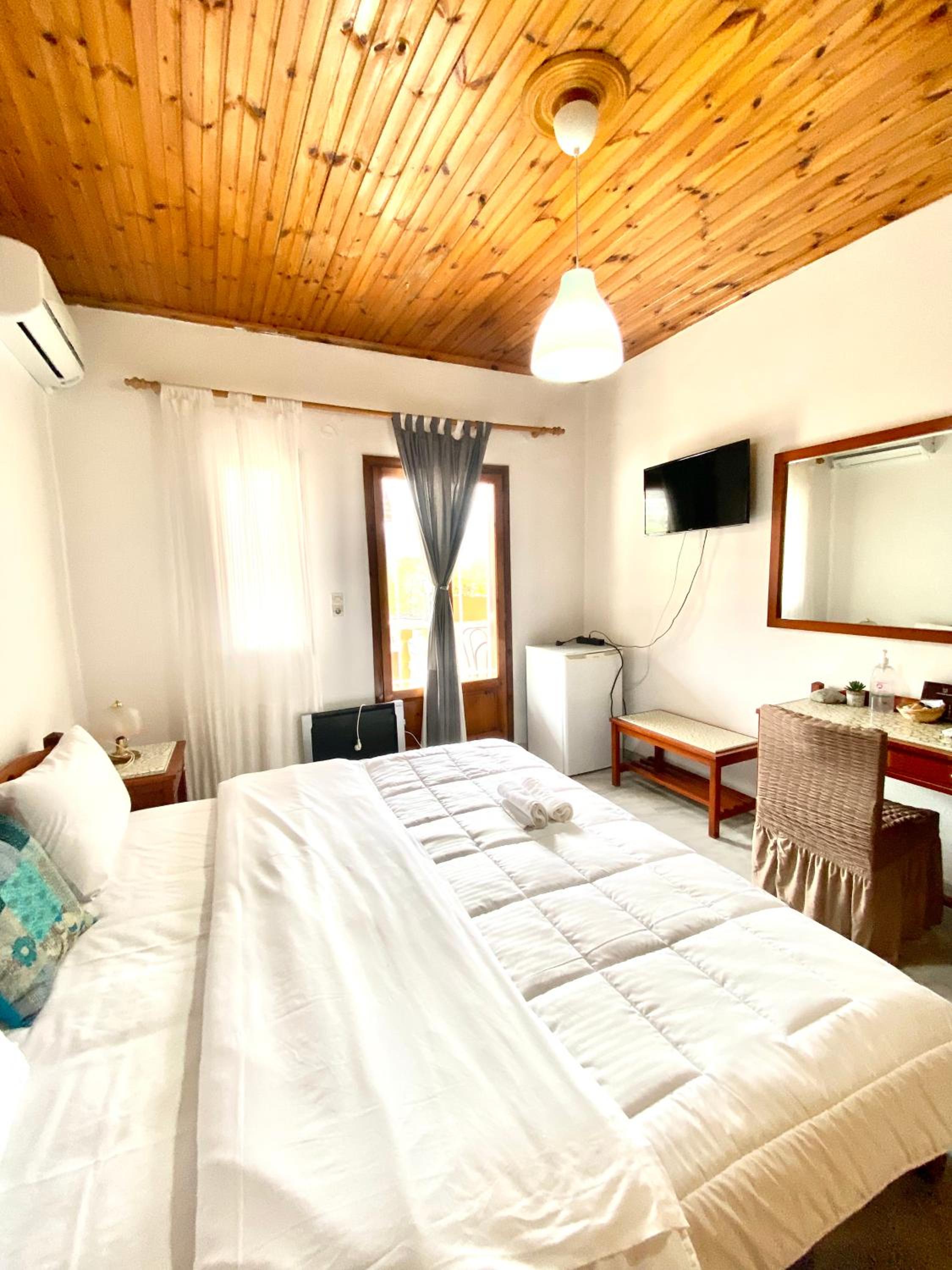 Costas Inn
