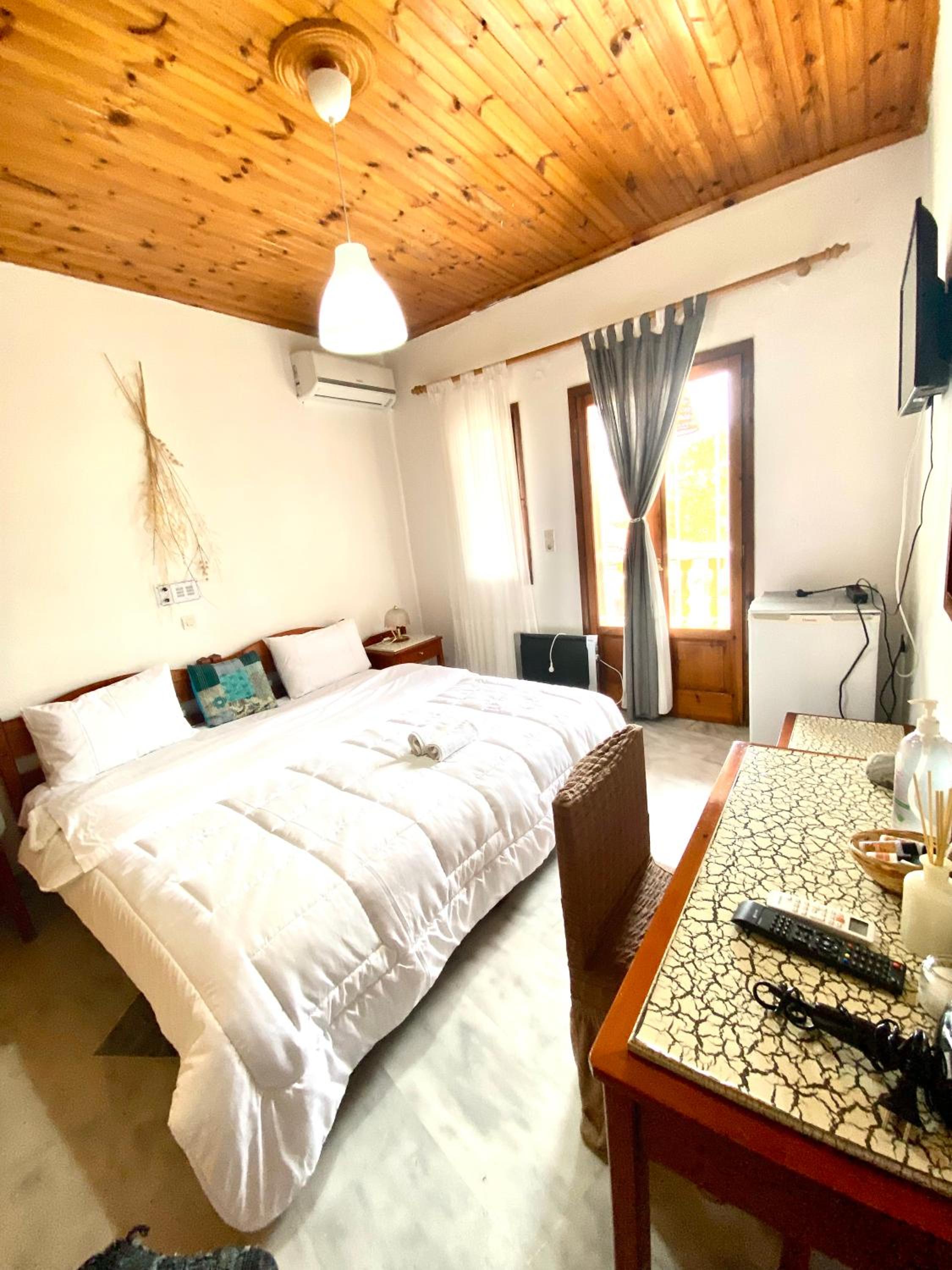 Costas Inn