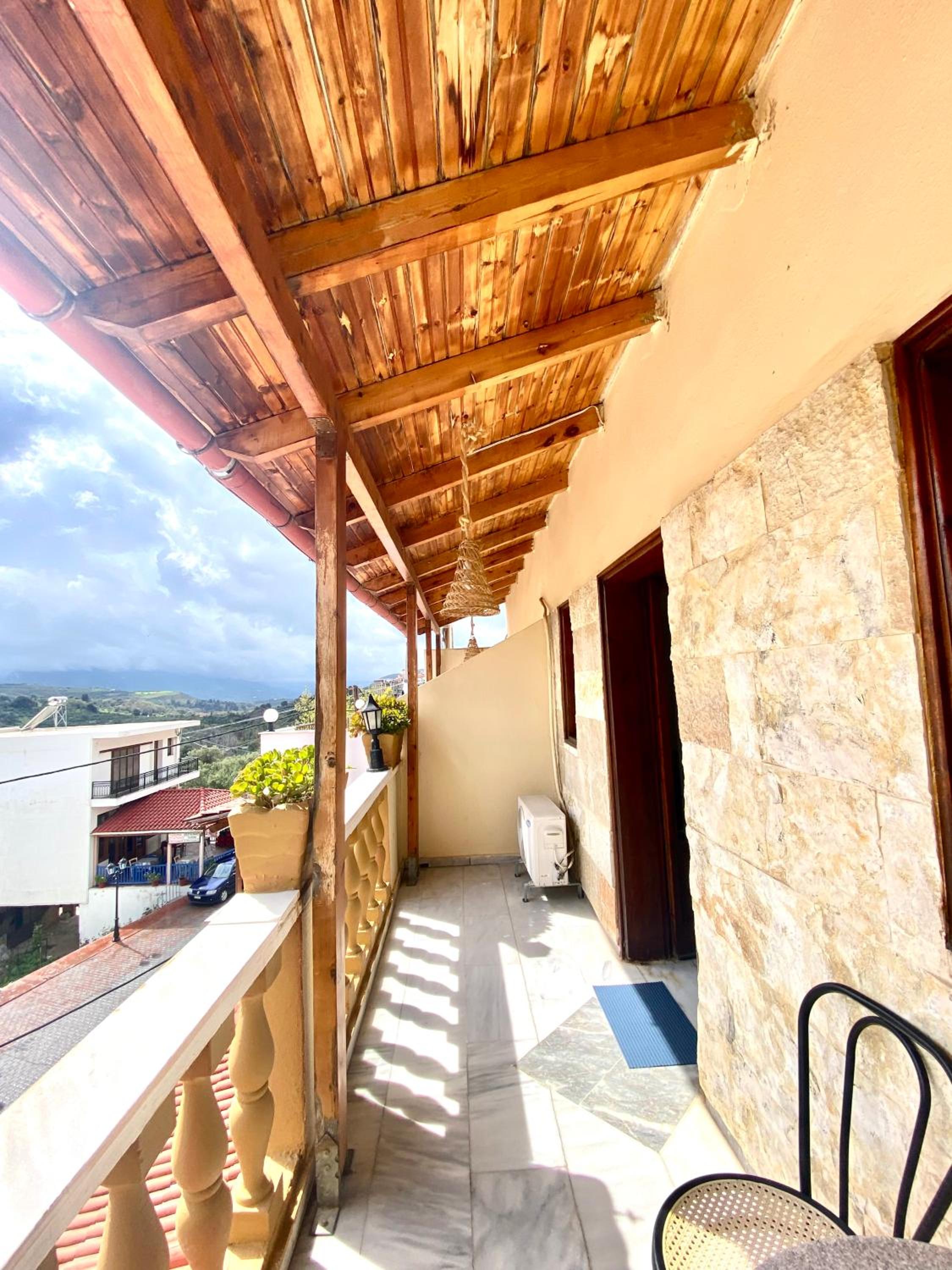 Costas Inn