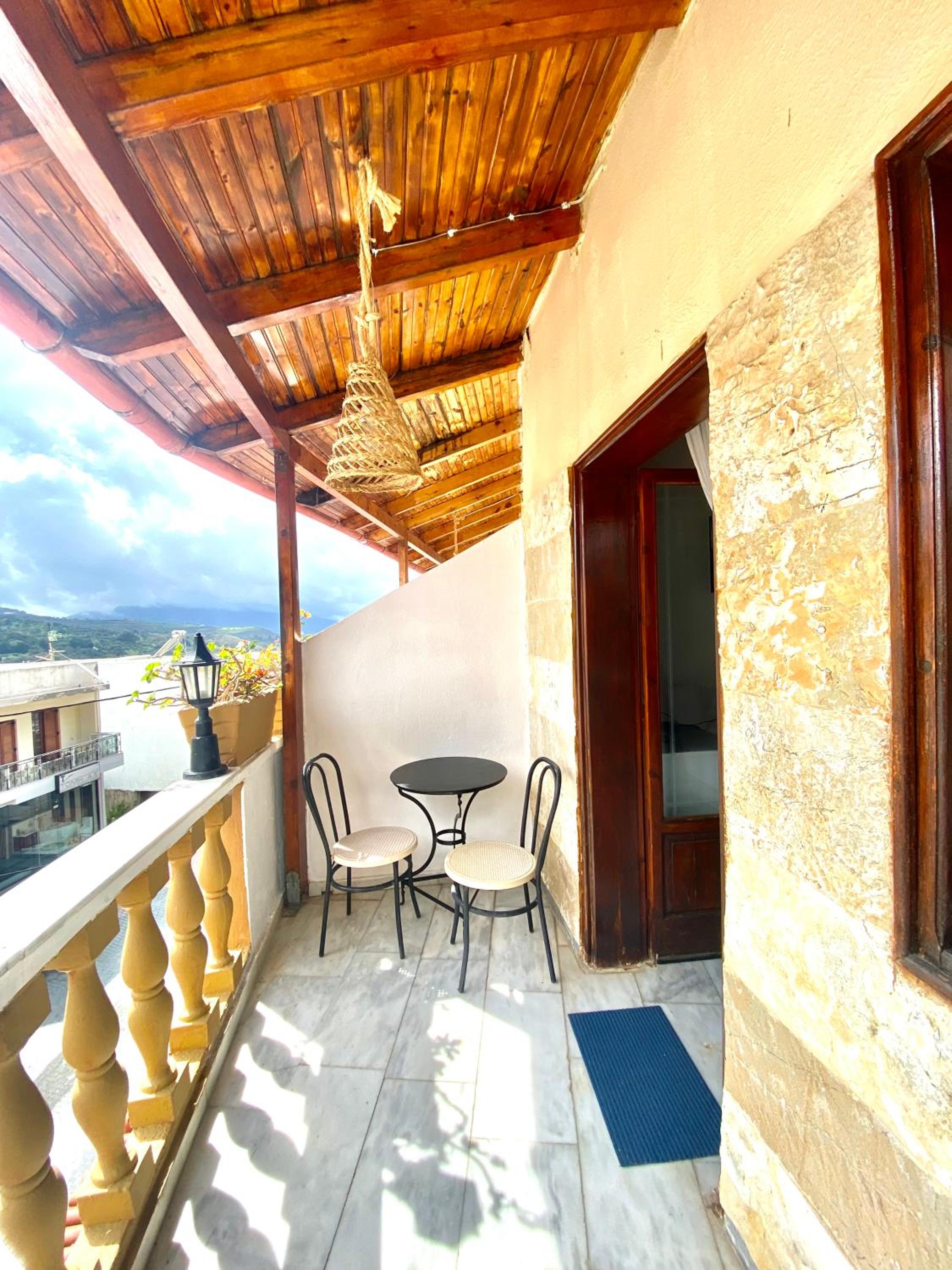 Costas Inn