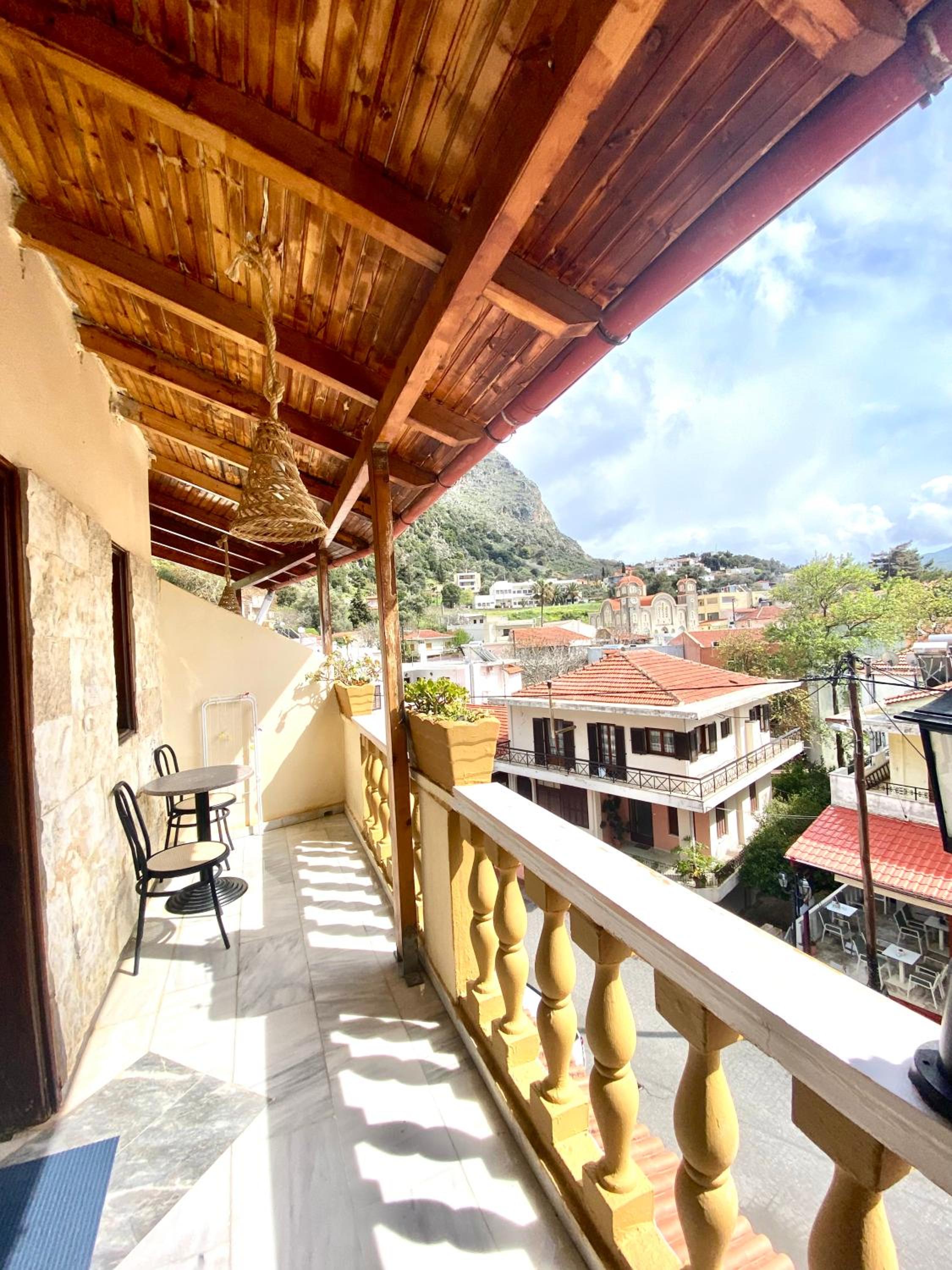 Costas Inn