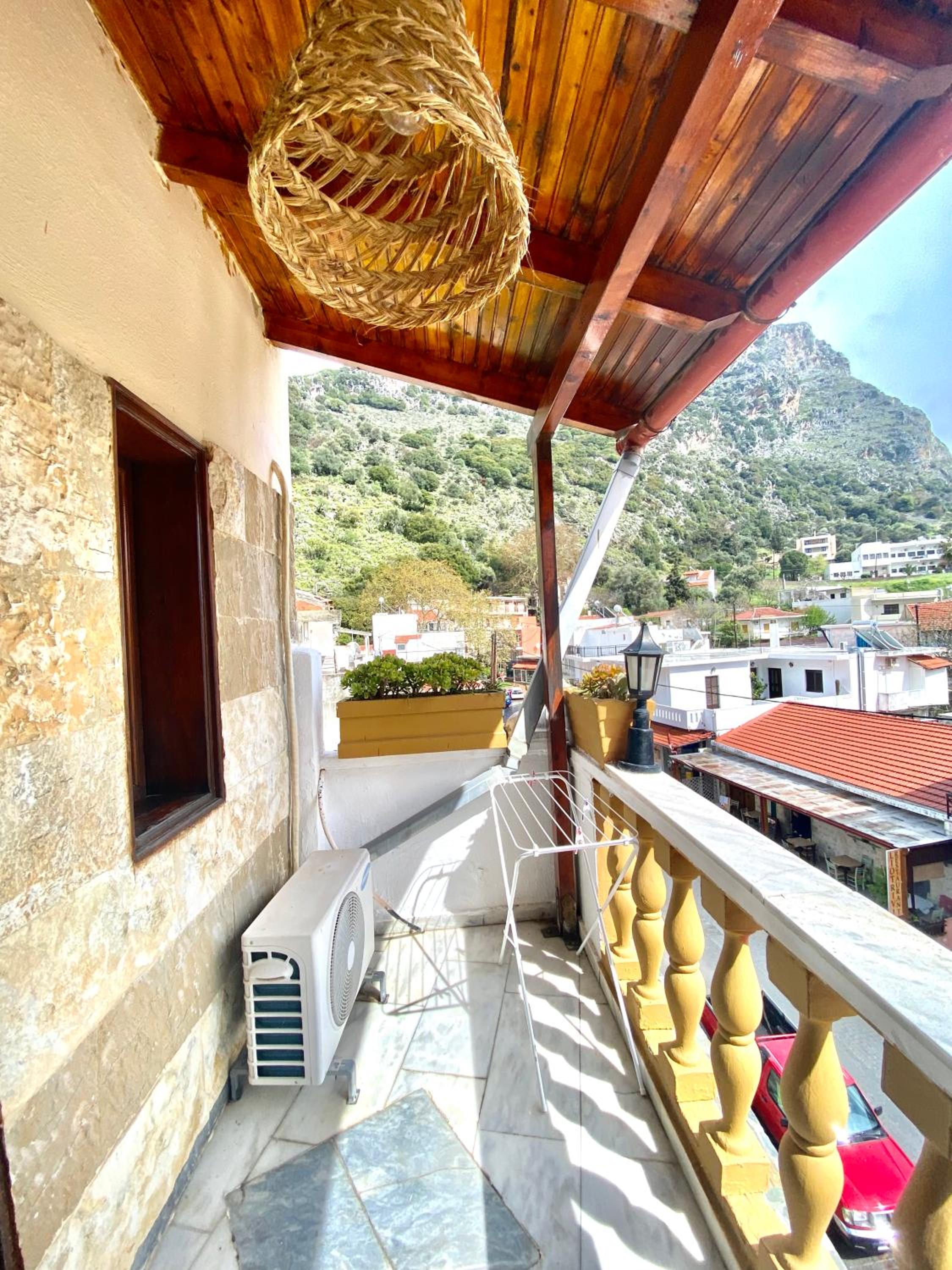 Costas Inn