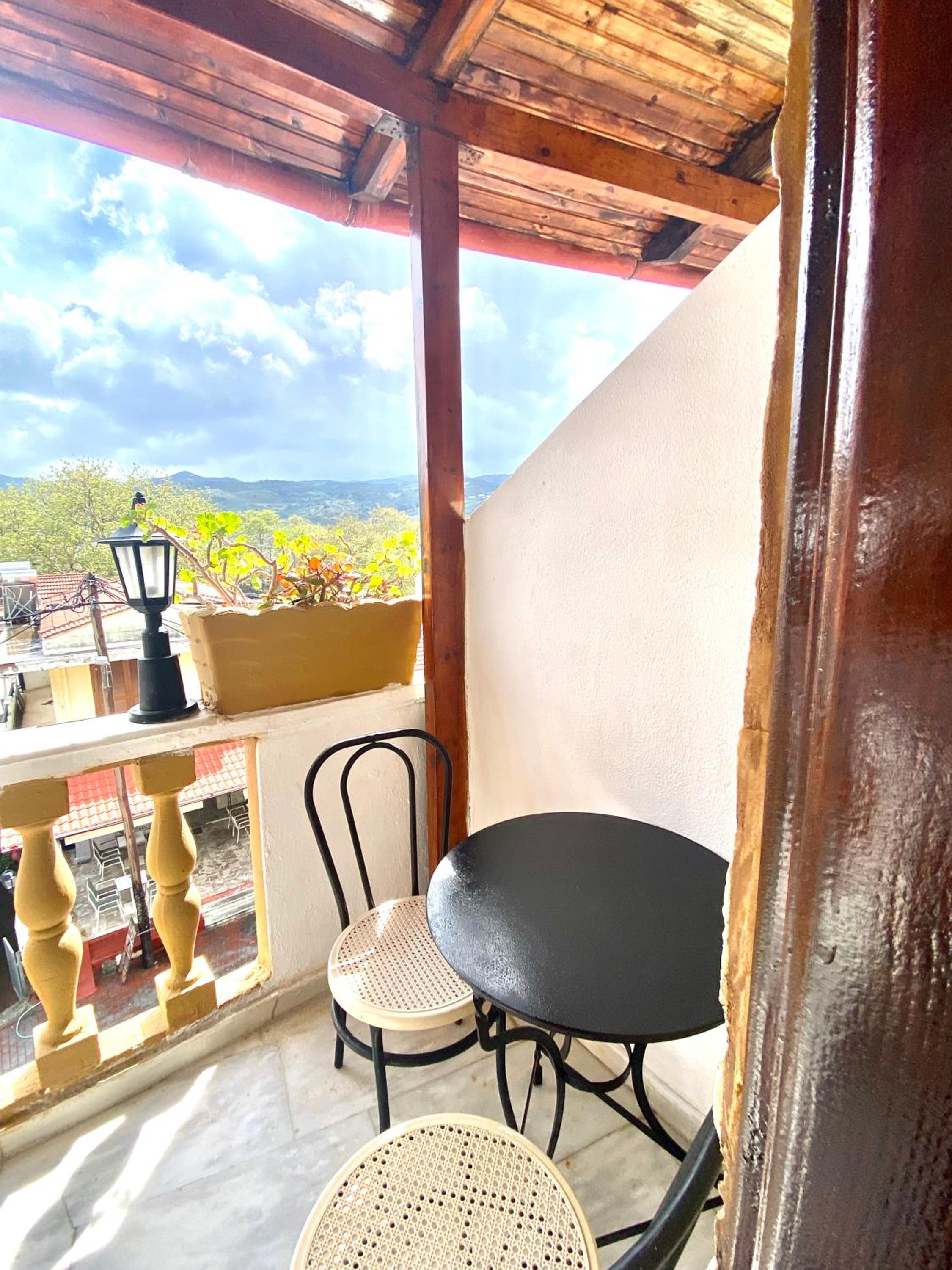 Costas Inn