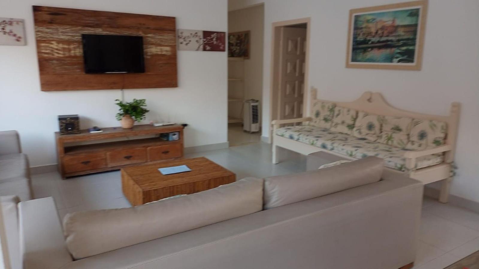 Casa c/ piscna em cond. fechado