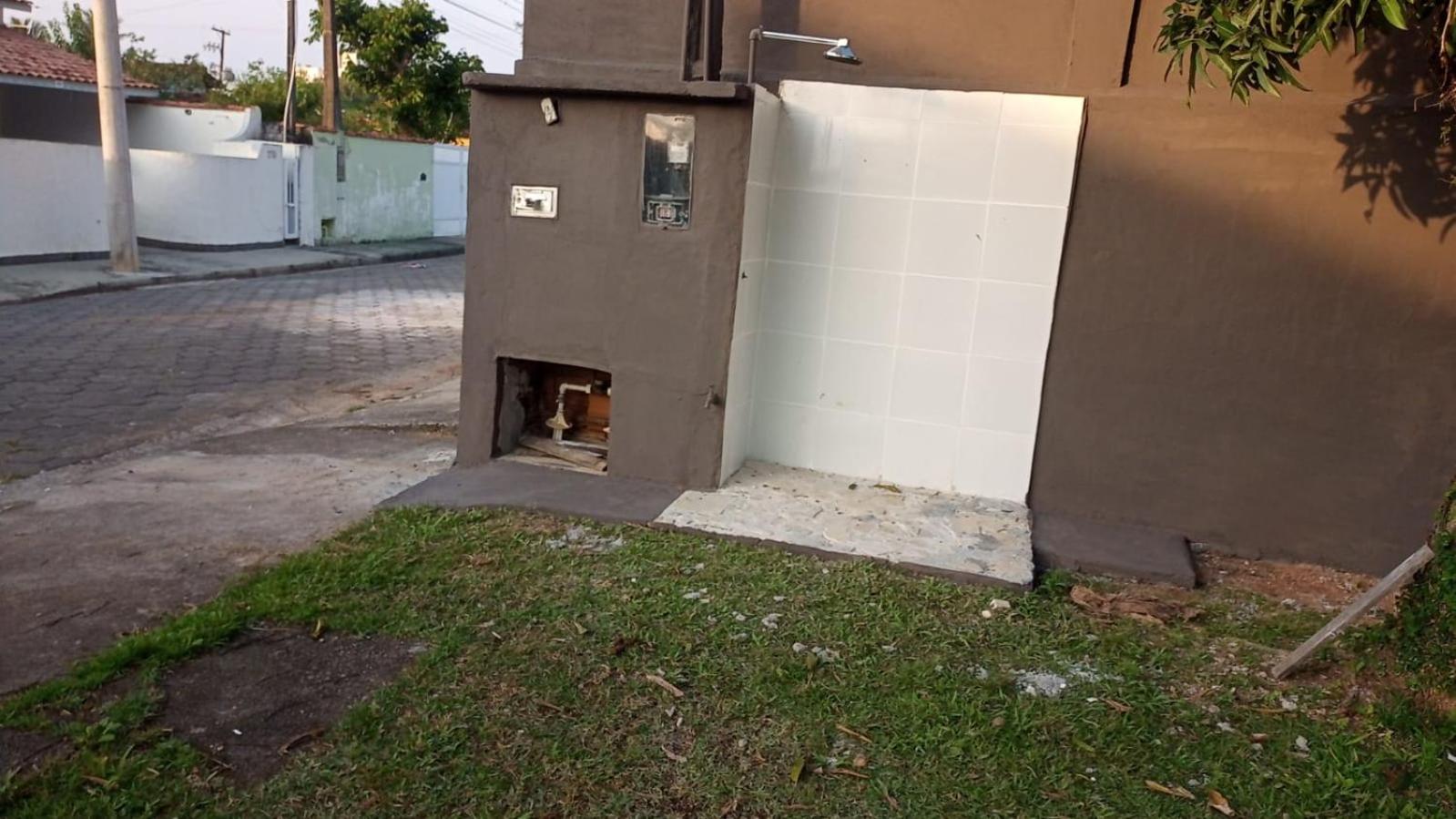 Casa c/ piscna em cond. fechado
