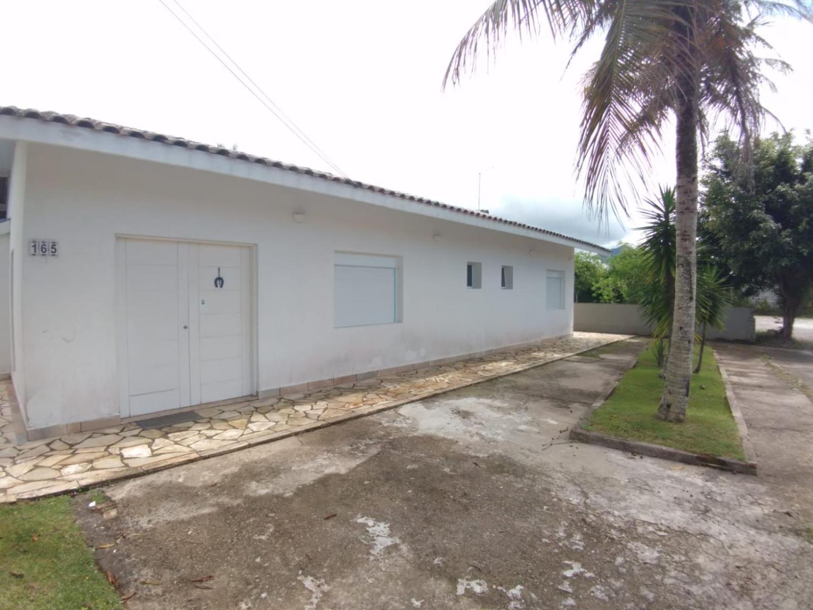 Casa c/ piscna em cond. fechado