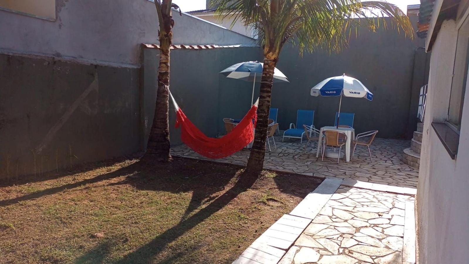 Casa c/ piscna em cond. fechado