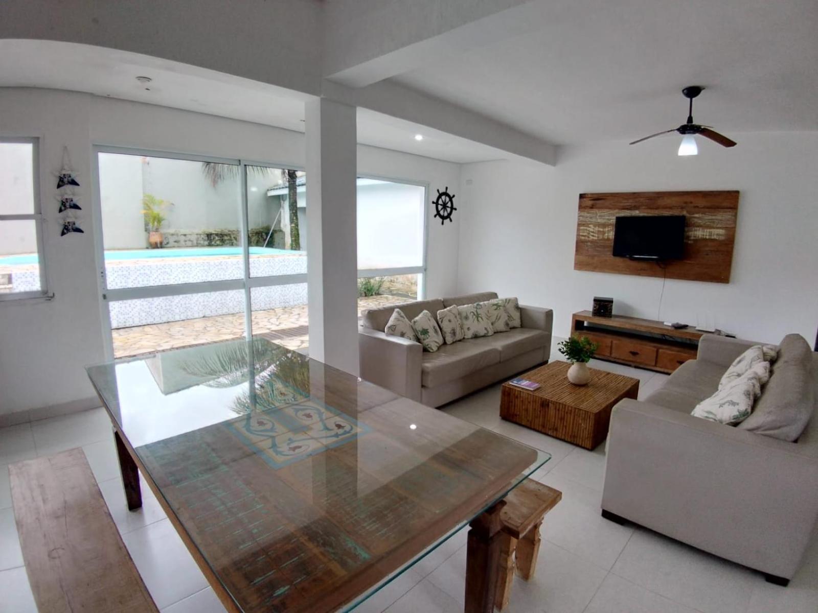 Casa c/ piscna em cond. fechado