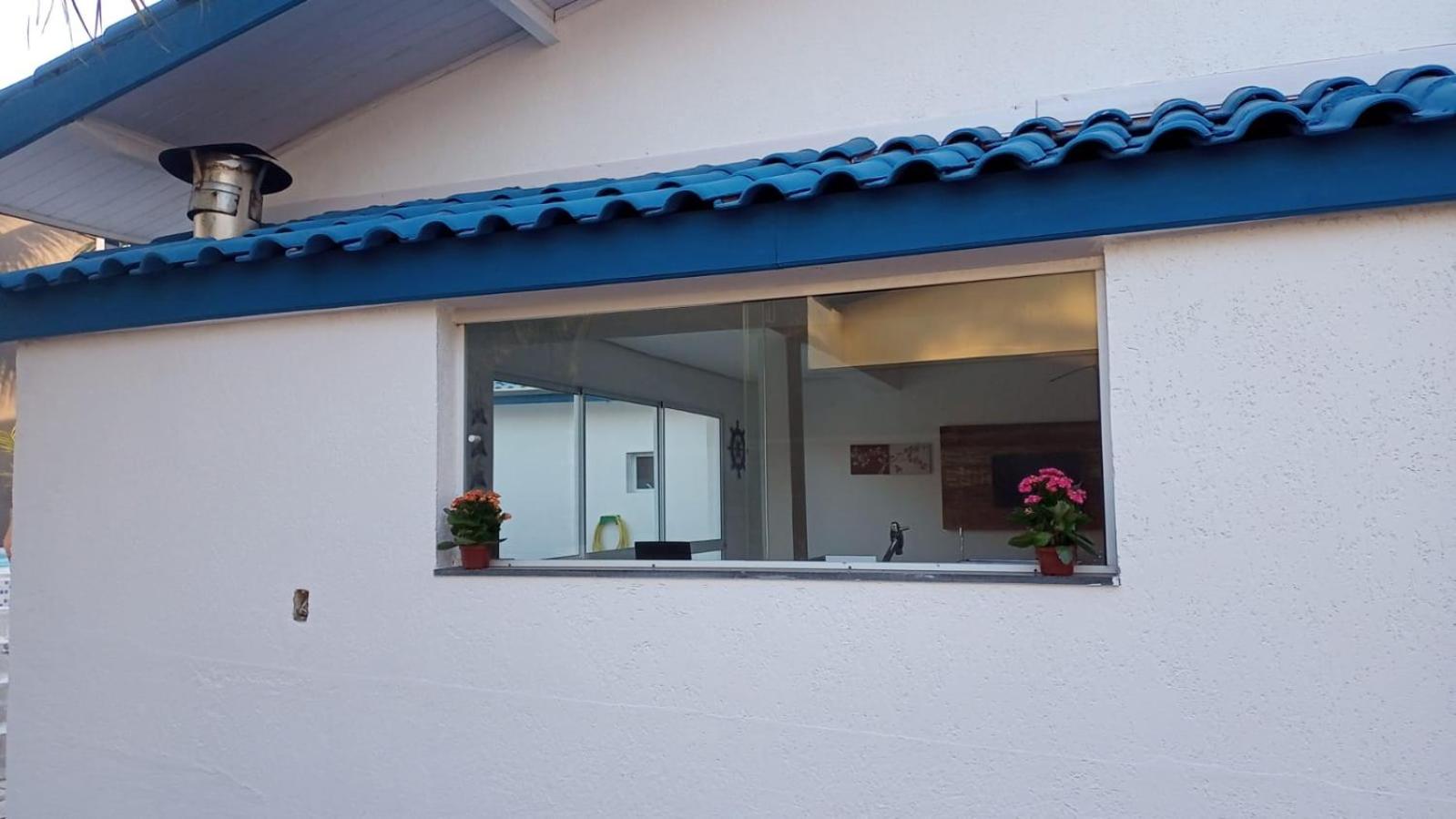 Casa c/ piscna em cond. fechado