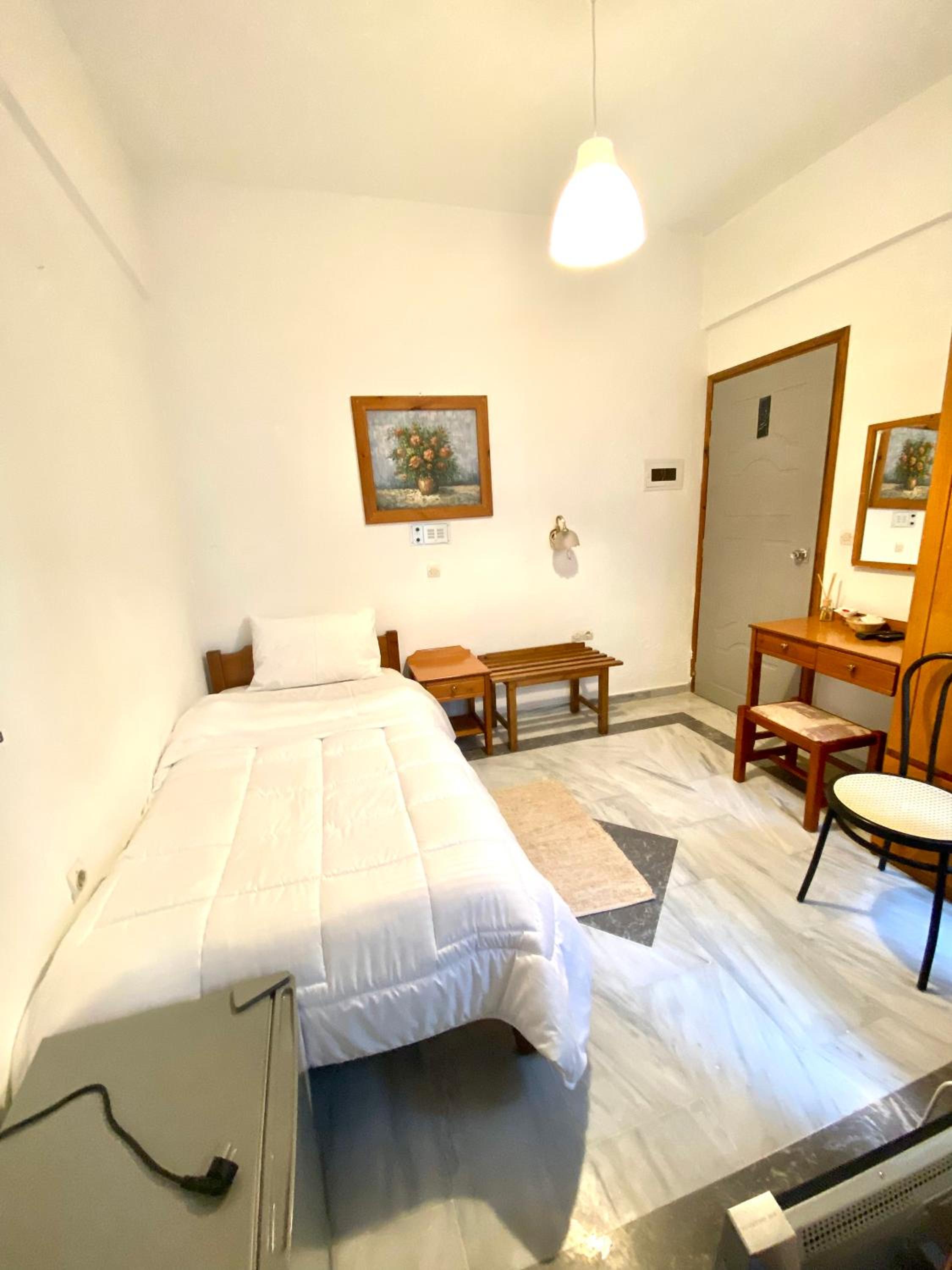 Costas Inn