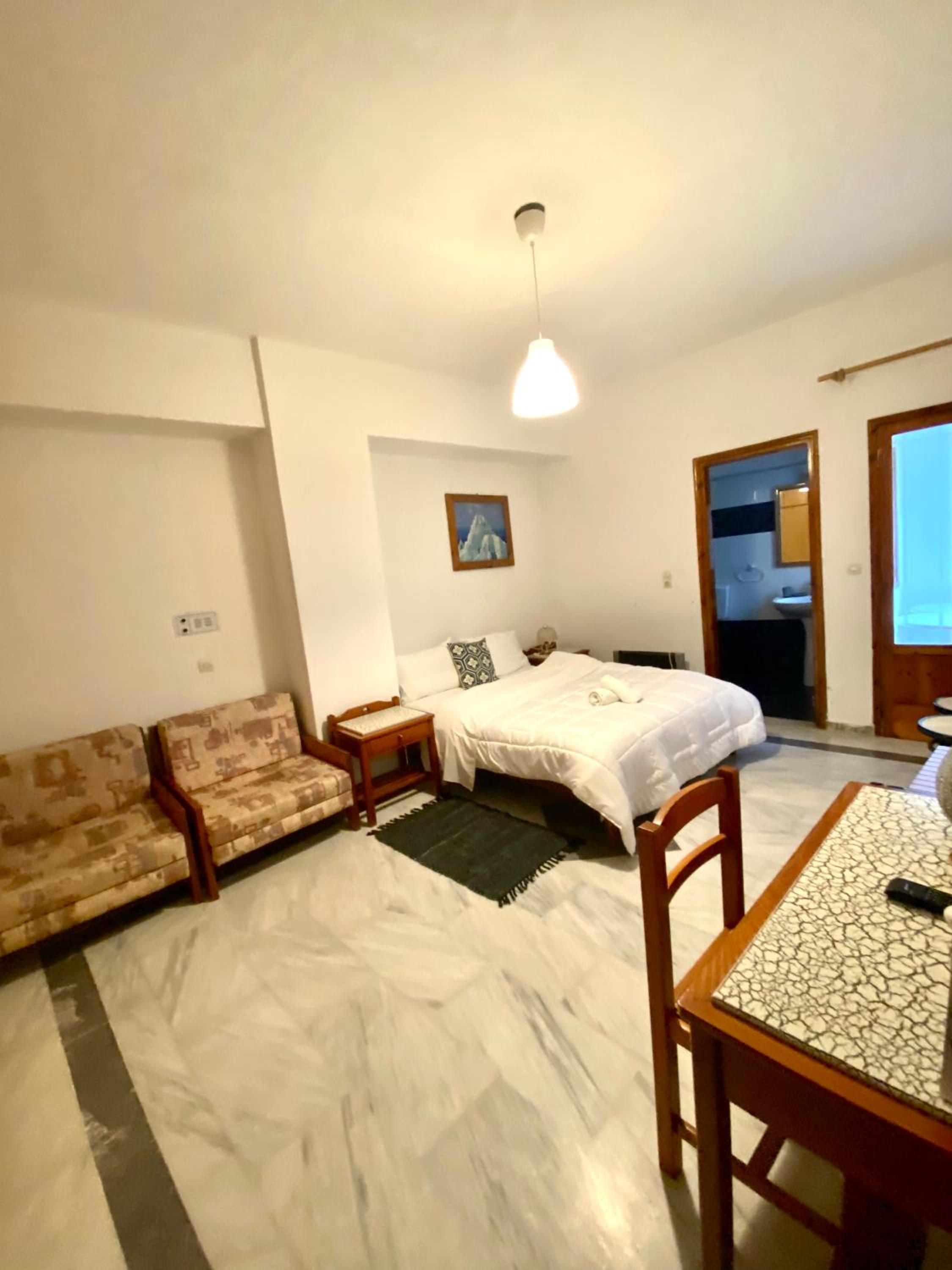 Costas Inn