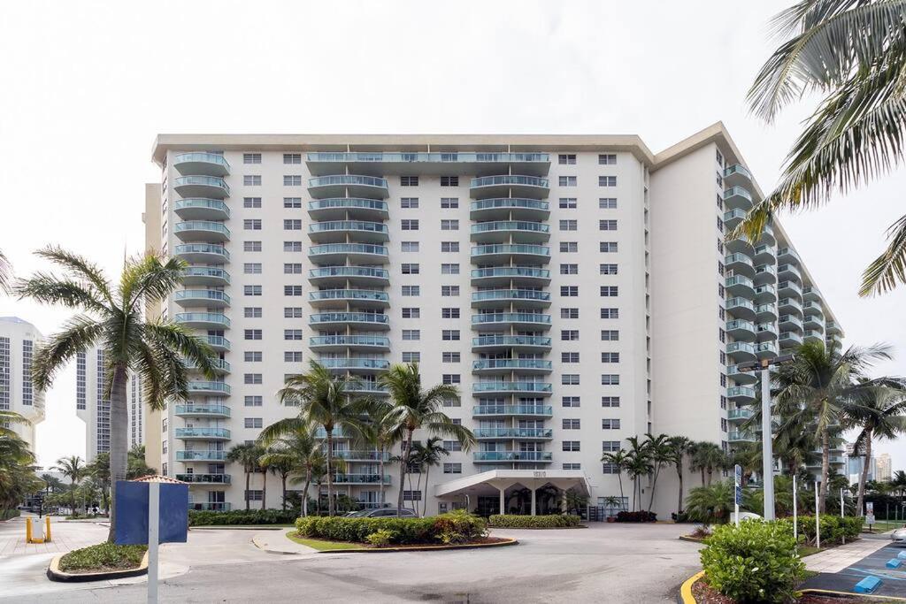 Hotel Stunning & Spacious Resort-Style Condo Across From Beach! - Image 1