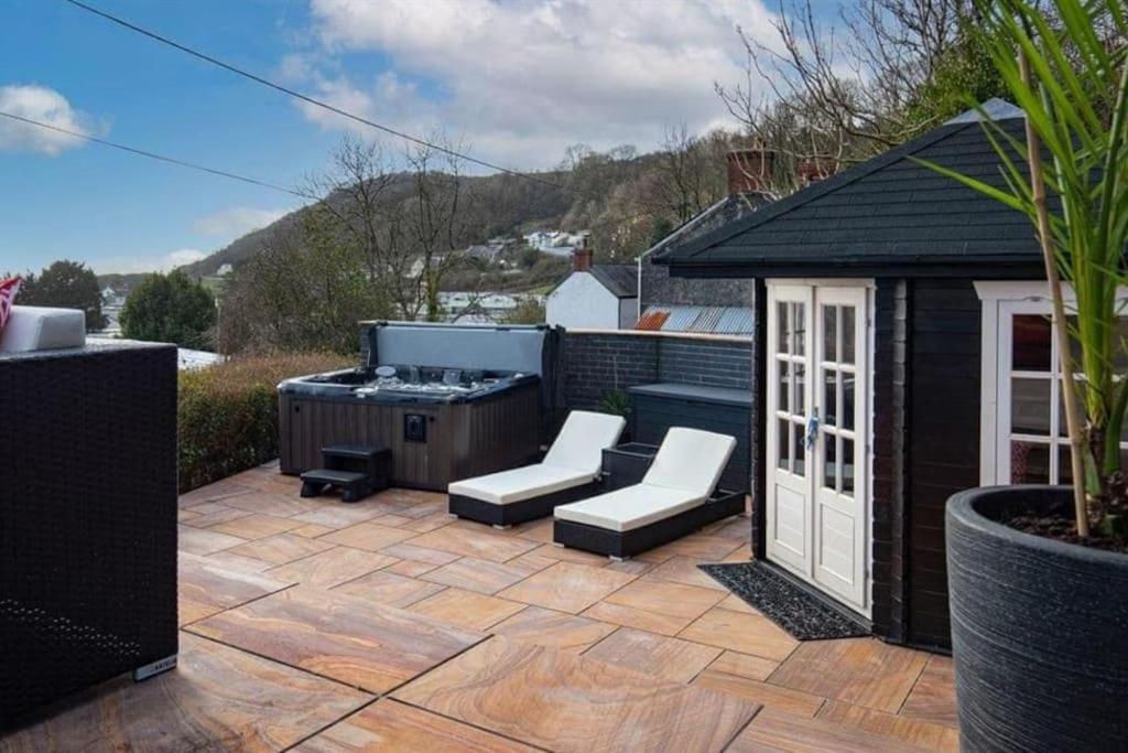 Pendine Sands Edith Villas - a luxury seaside home with beautiful sea views view 5