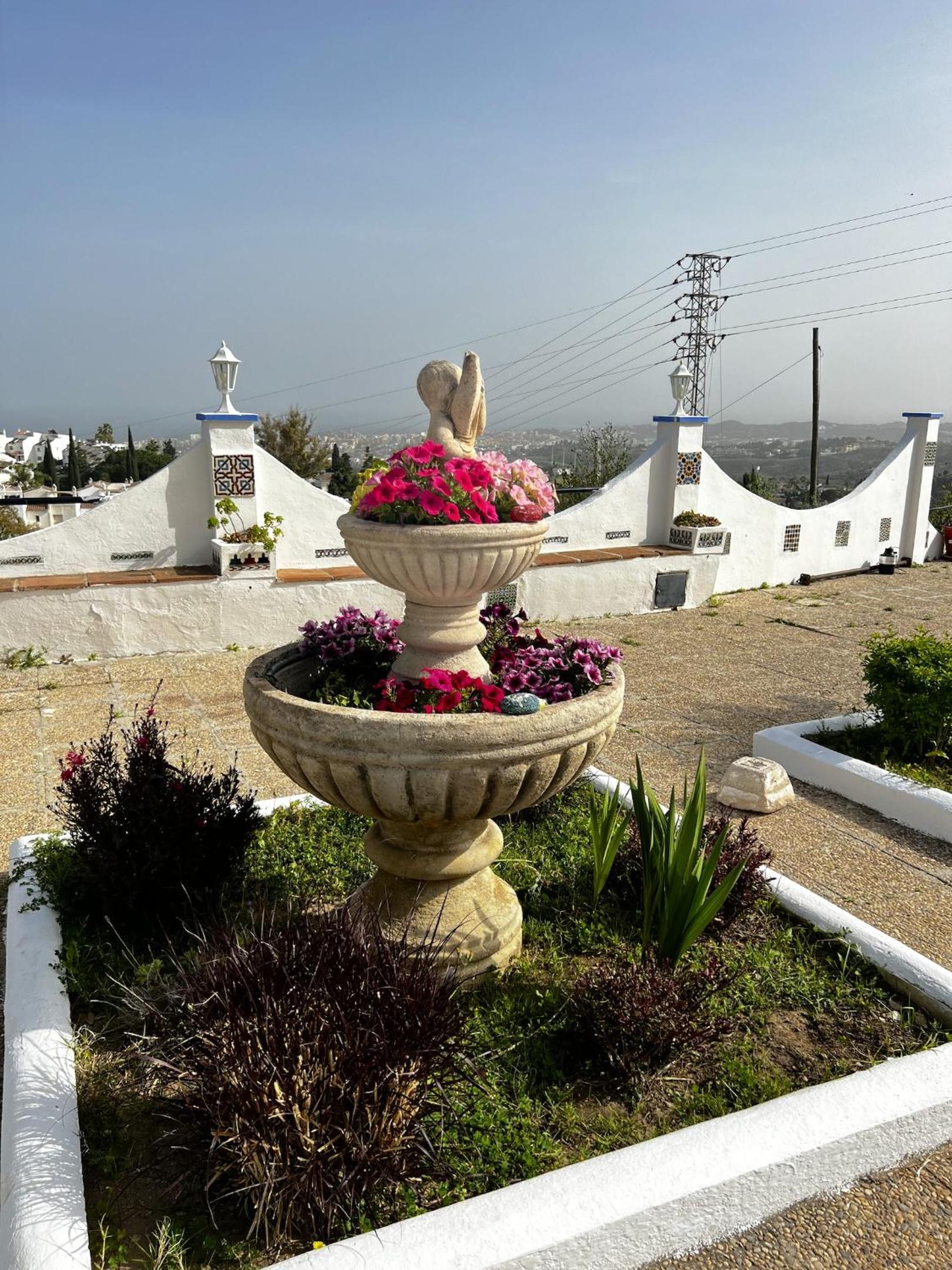 Exceptional villa in Mijas with private pool, sea view