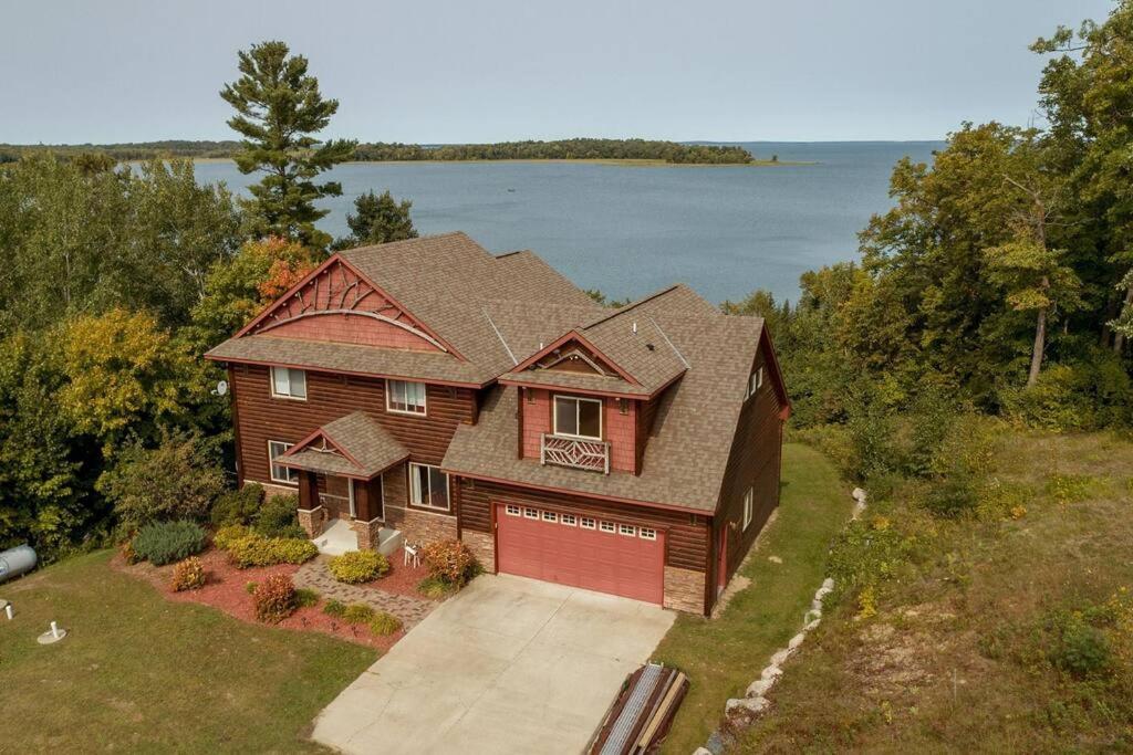 Spacious Leech Lake Home on 2 Private Acres, 200' of lake shore 15 Minutes to Walker with boat lift, dock, swimming, fire pit view 3