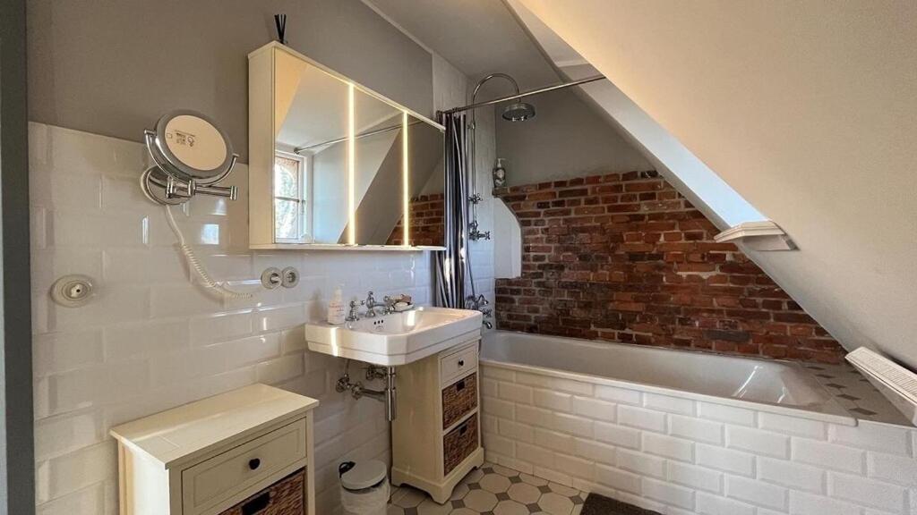 Reetdachhaus Warft Simmerdeis - Maisonettewohnung