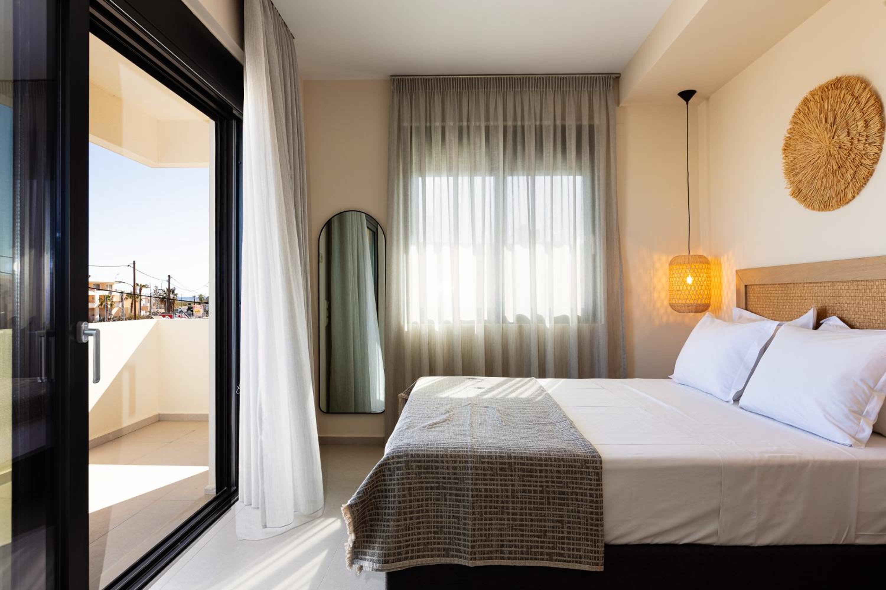 Isla Luxury Apartments - Private Rooftop with Hot tub - 100m from Beach photo 4
