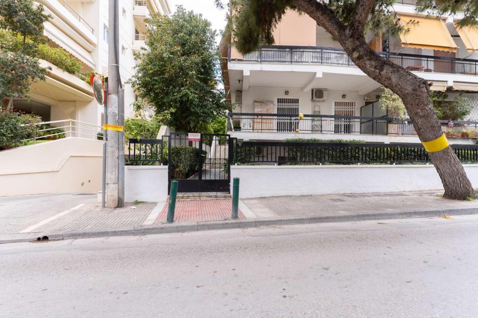 AIOLOS LUXURY alimos market apartment 2 near the beach
