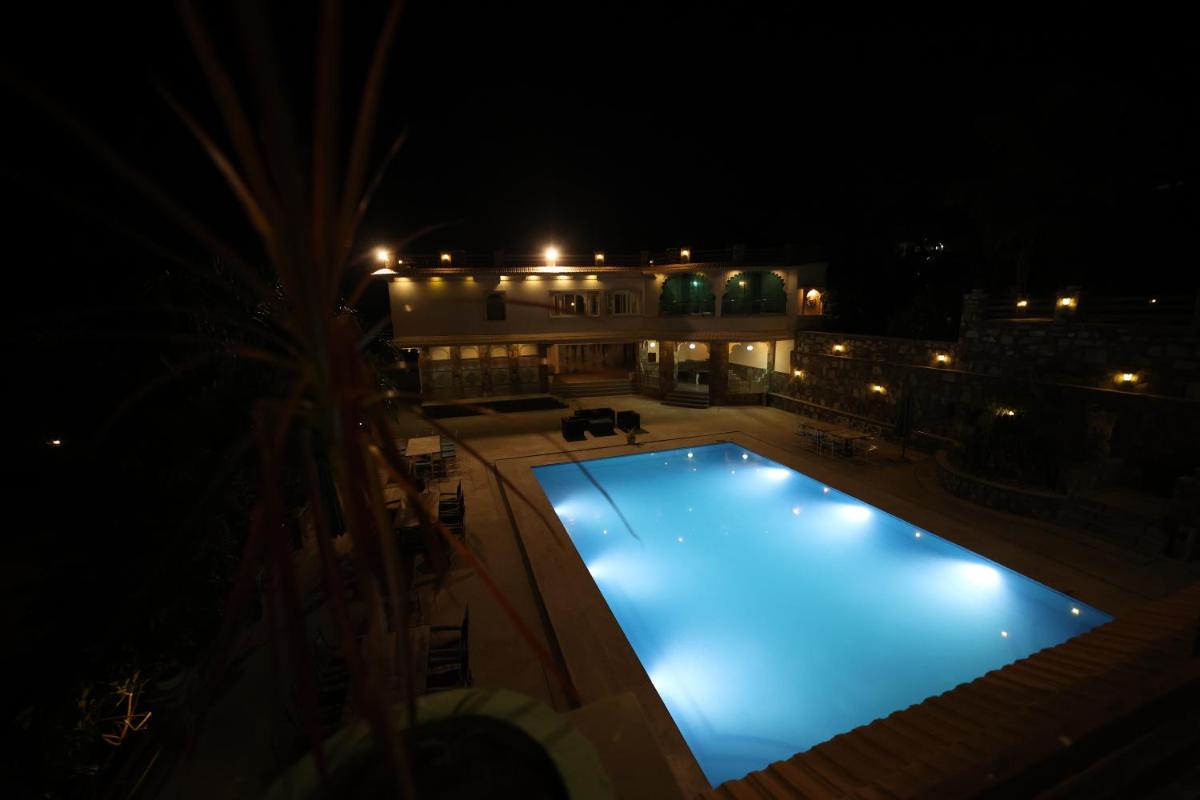 swimming pool