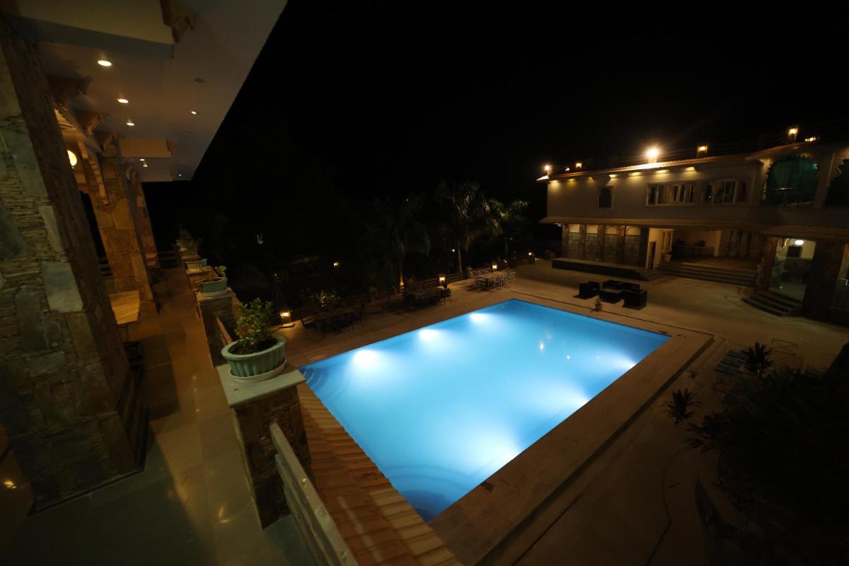 swimming pool
