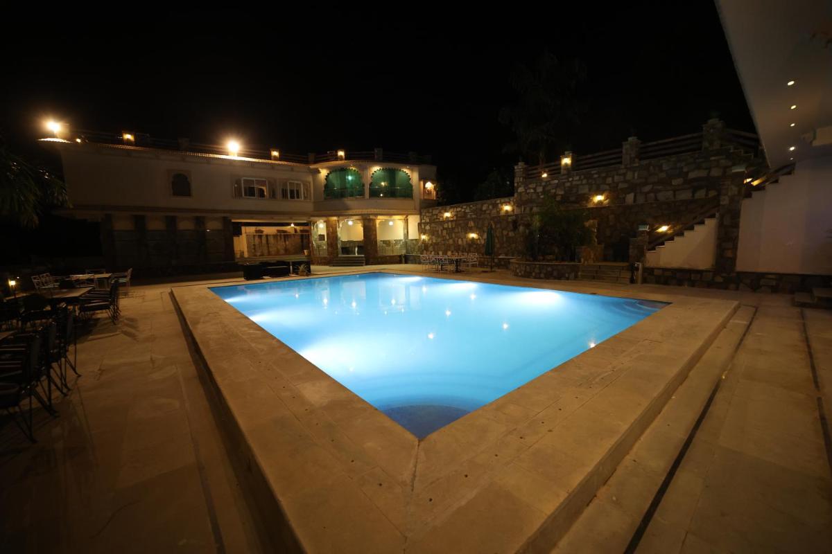 swimming pool