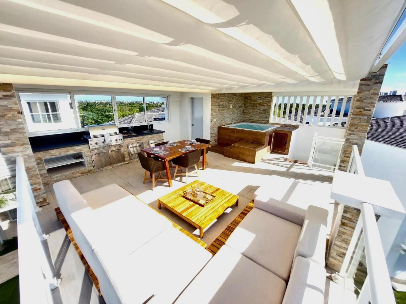 Penthouse Oasis| Private Jacuzzi & Golf Lake Views view 2
