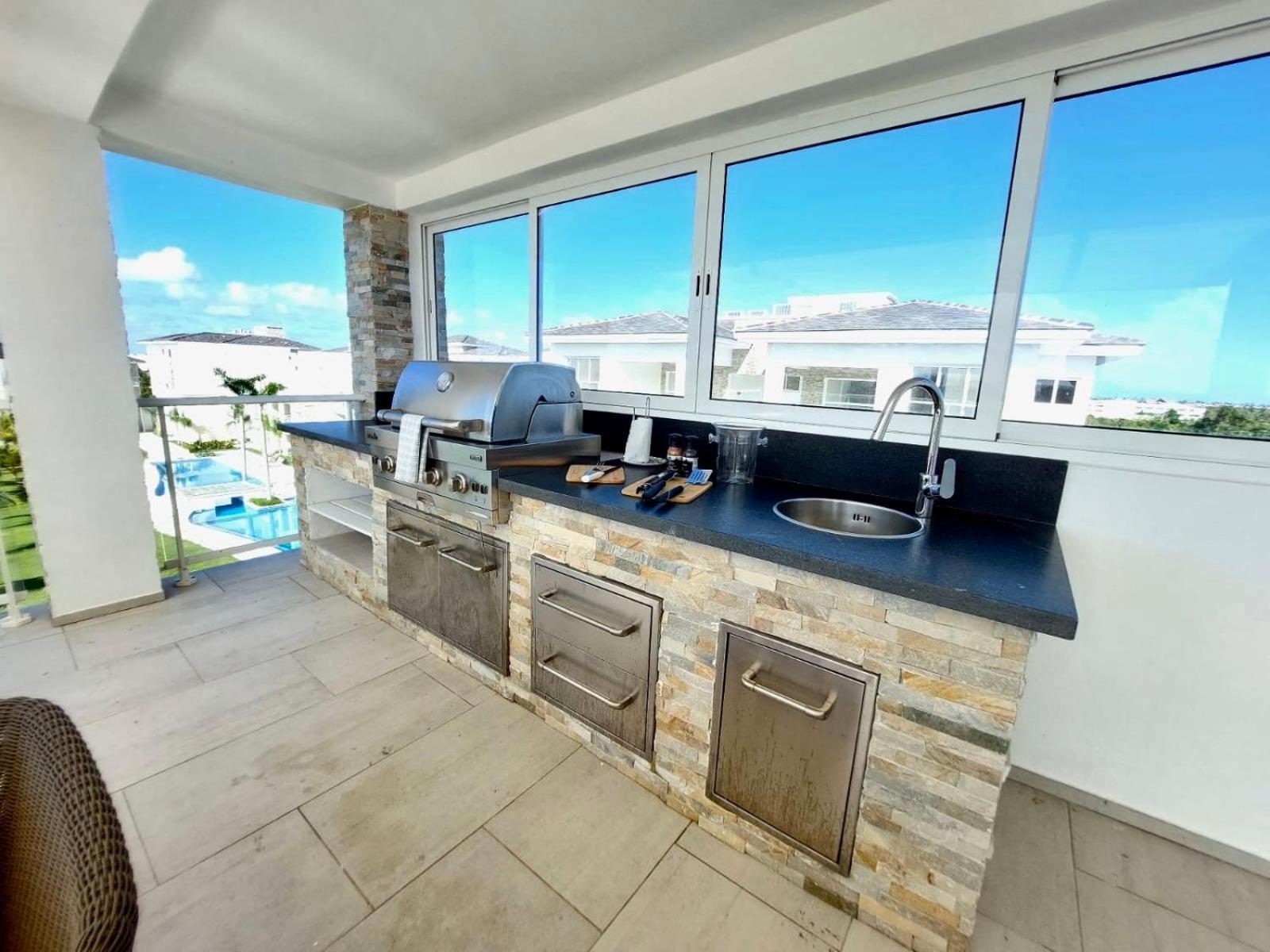 Penthouse Oasis| Private Jacuzzi & Golf Lake Views view 5