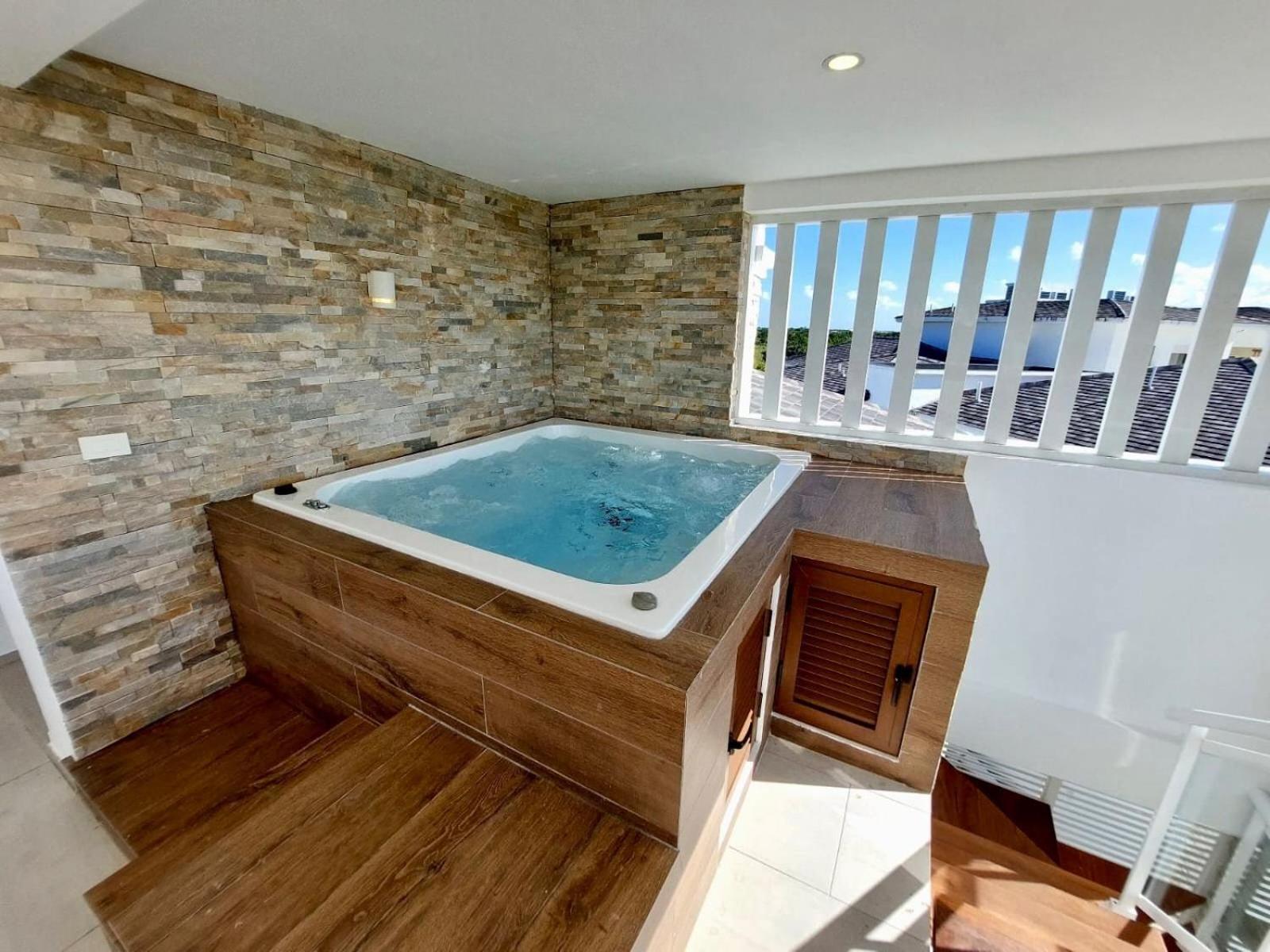 Penthouse Oasis| Private Jacuzzi & Golf Lake Views view 3