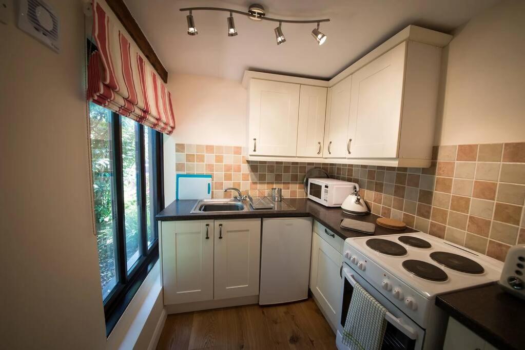 Rural cottage with swimming pool! view 3