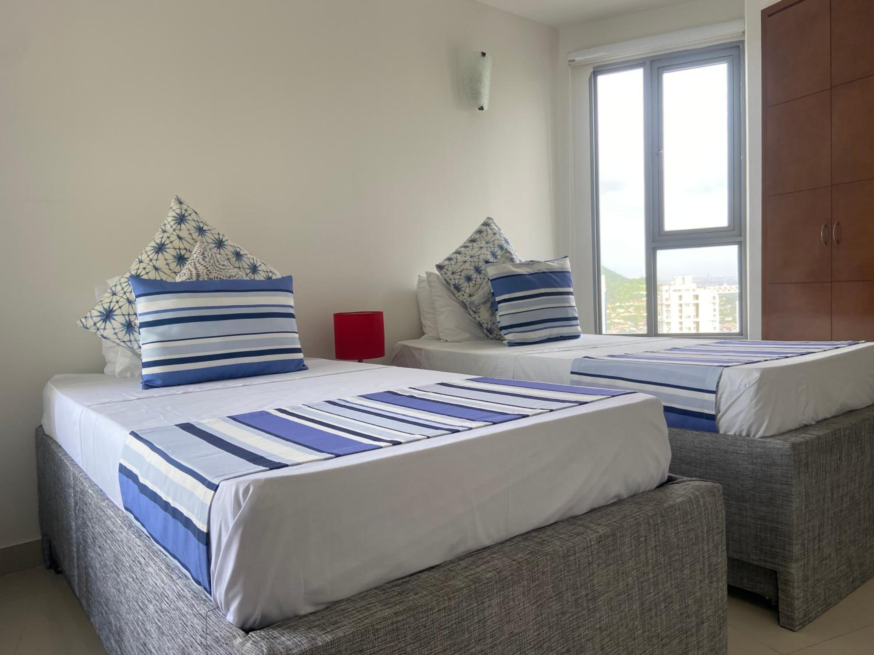 SkyMar Luxury 27