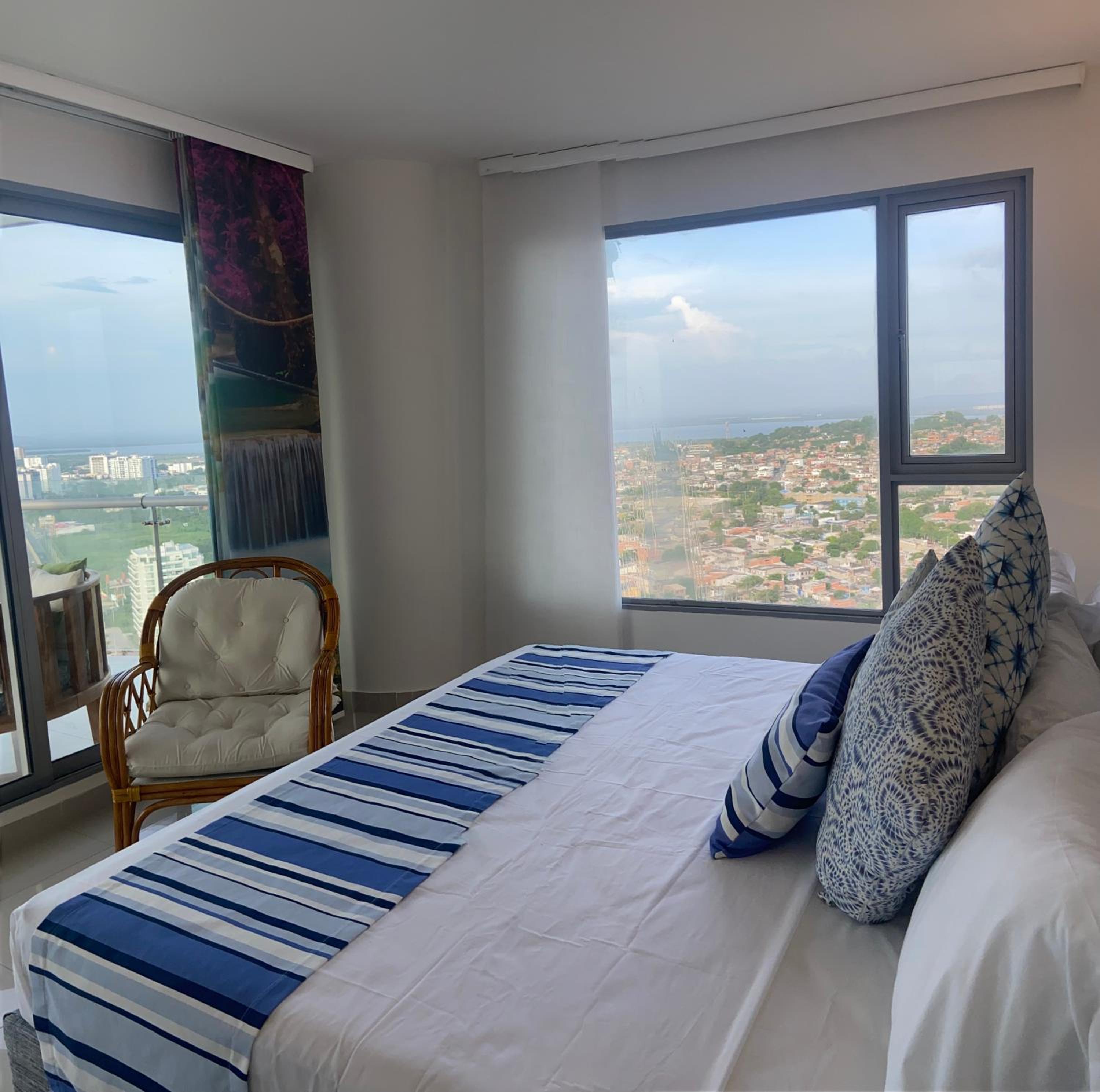SkyMar Luxury 27